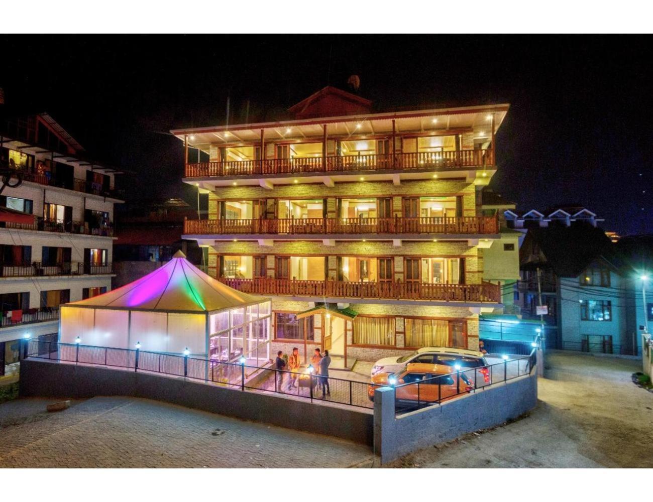Royal Nest By Terraa Hotels, Homestay