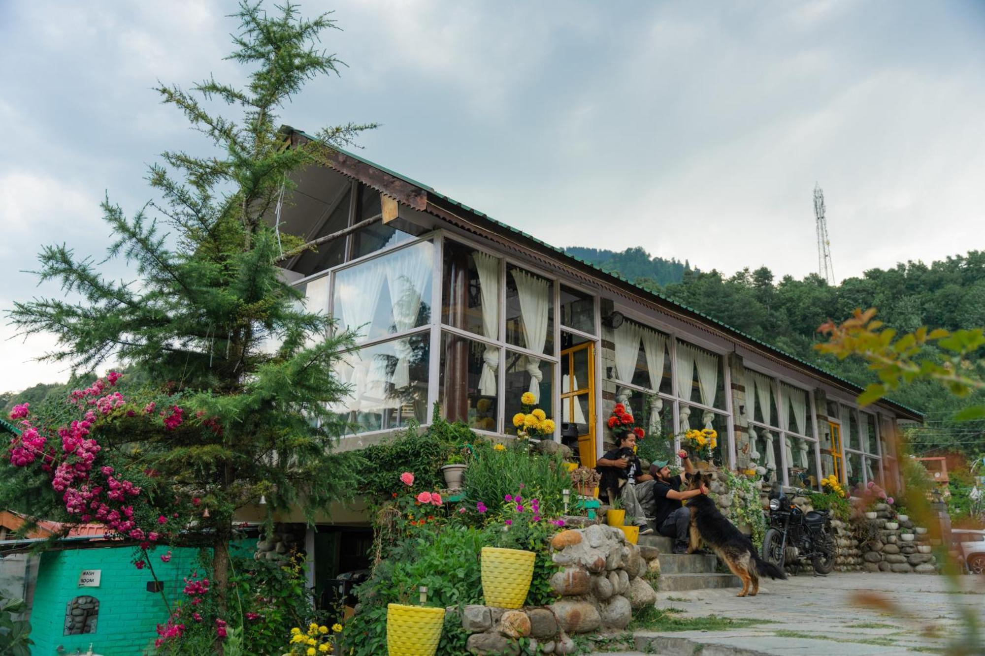 Hotel Hot Stuff & Restaurant Riverside Pet Friendly