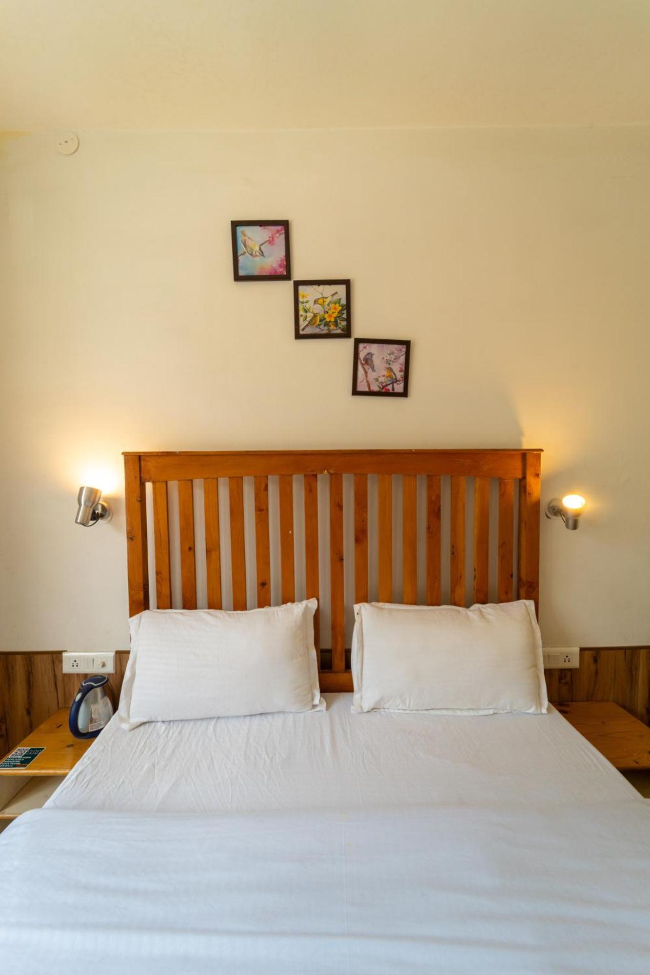 Hot Stuff & Restaurant Riverside Pet Friendly 3* Manali (Himachal Pradesh)