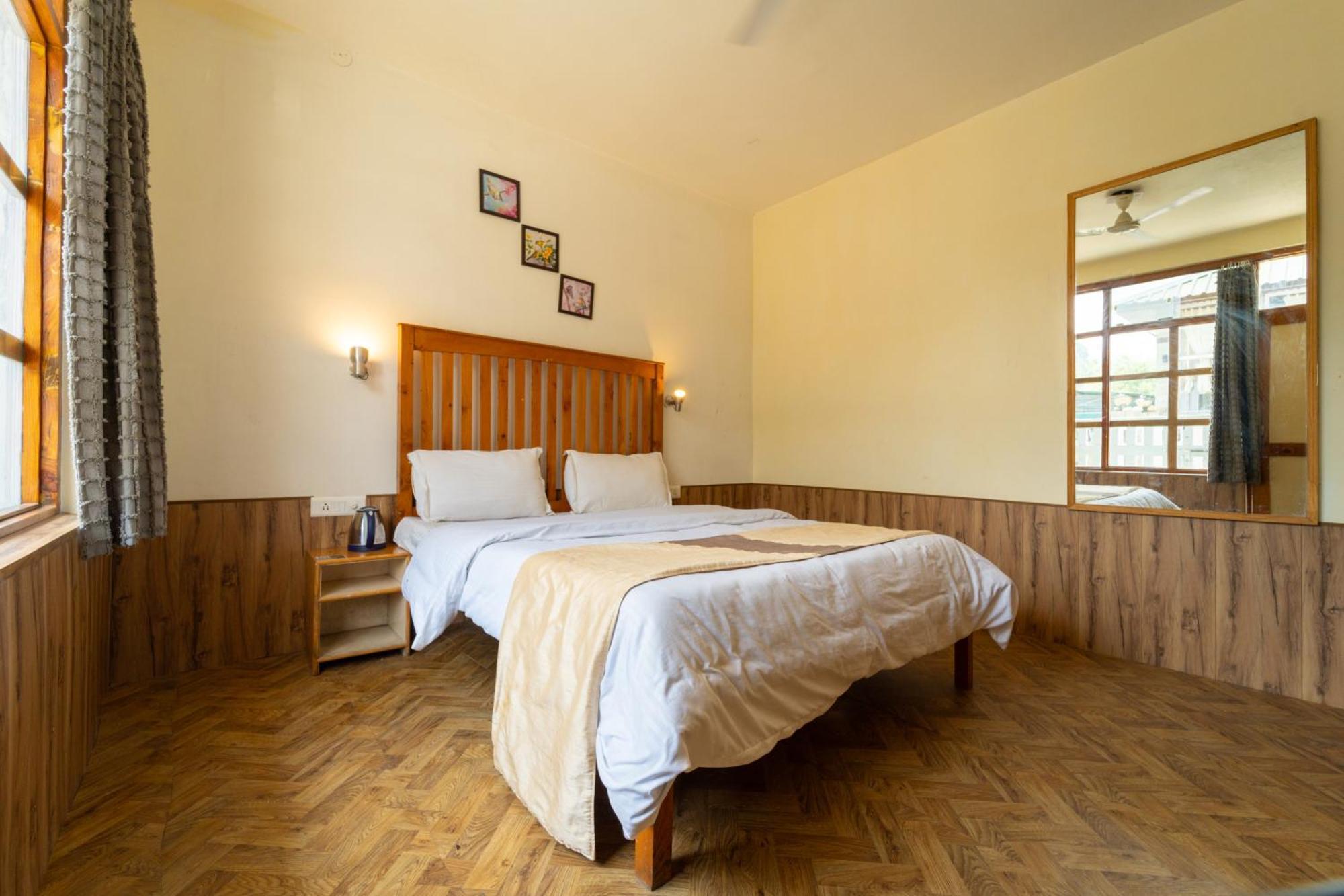 Hot Stuff & Restaurant Riverside Pet Friendly Hotel