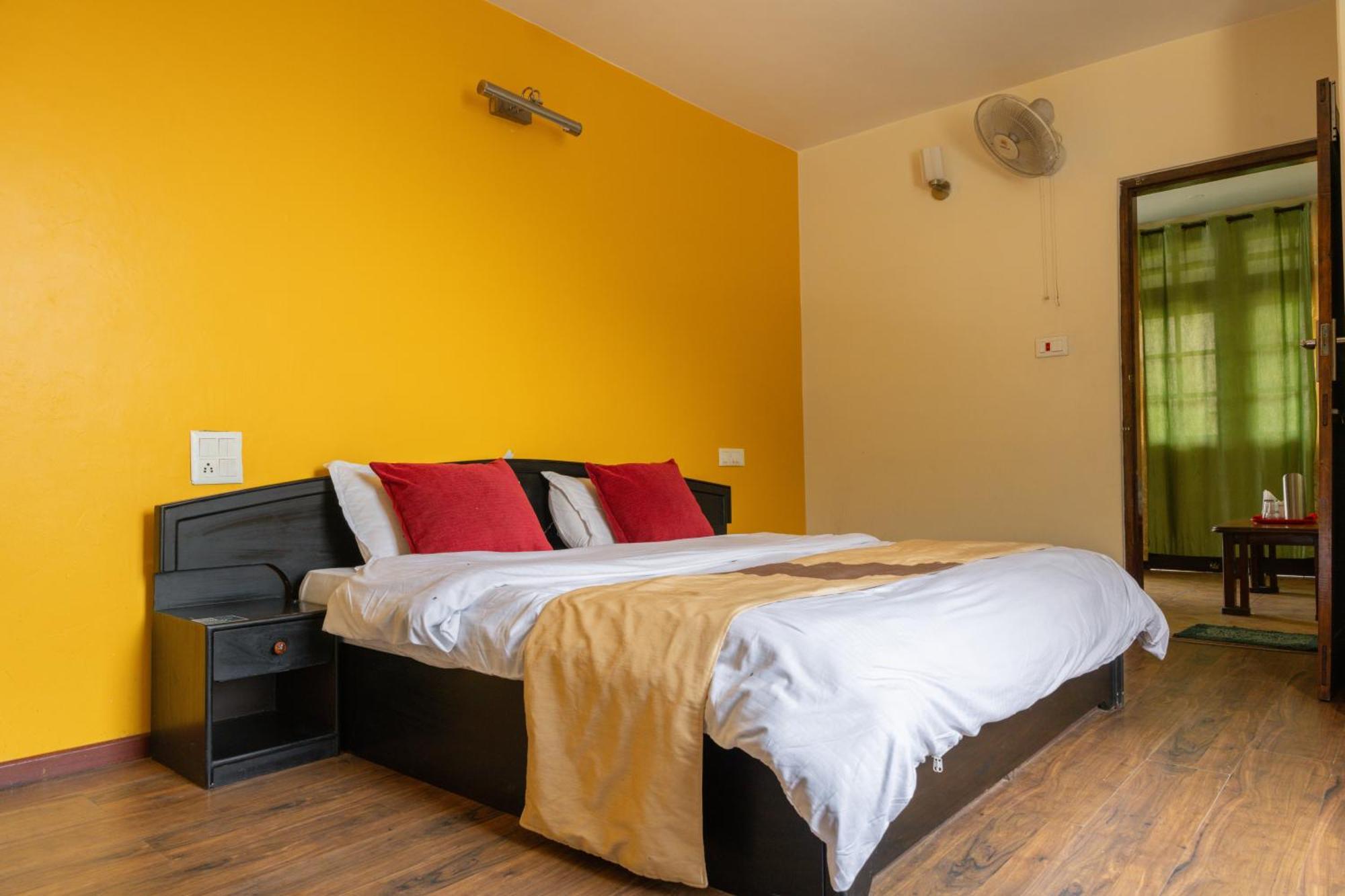 Hot Stuff & Restaurant Riverside Pet Friendly Hotel 3*