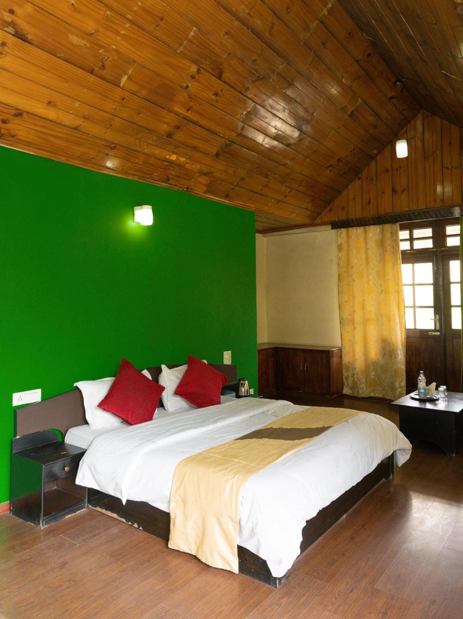 Hot Stuff & Restaurant Riverside Pet Friendly Hotel Manali (Himachal Pradesh)
