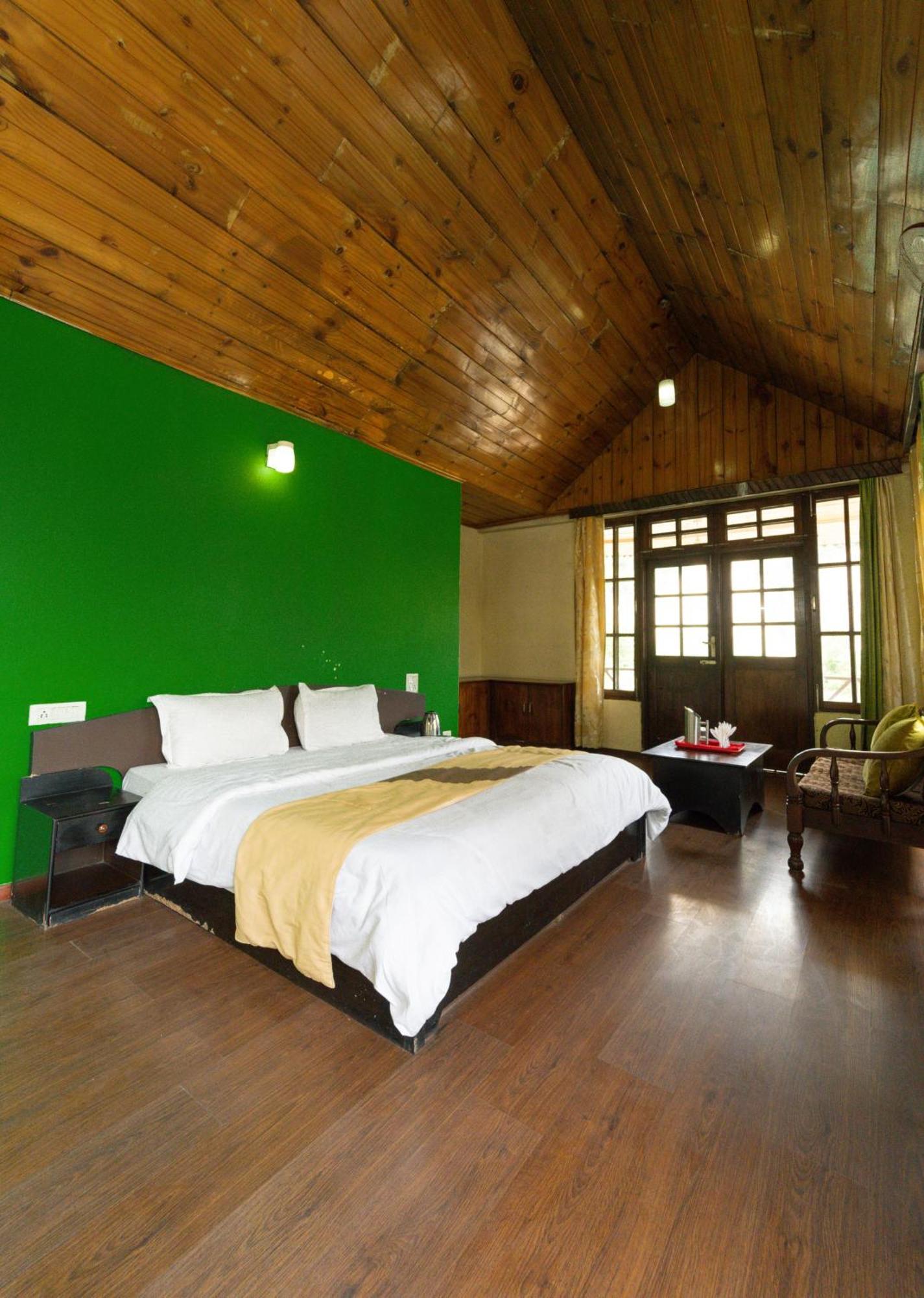 Hotel Hot Stuff & Restaurant Riverside Pet Friendly Manali (Himachal Pradesh)