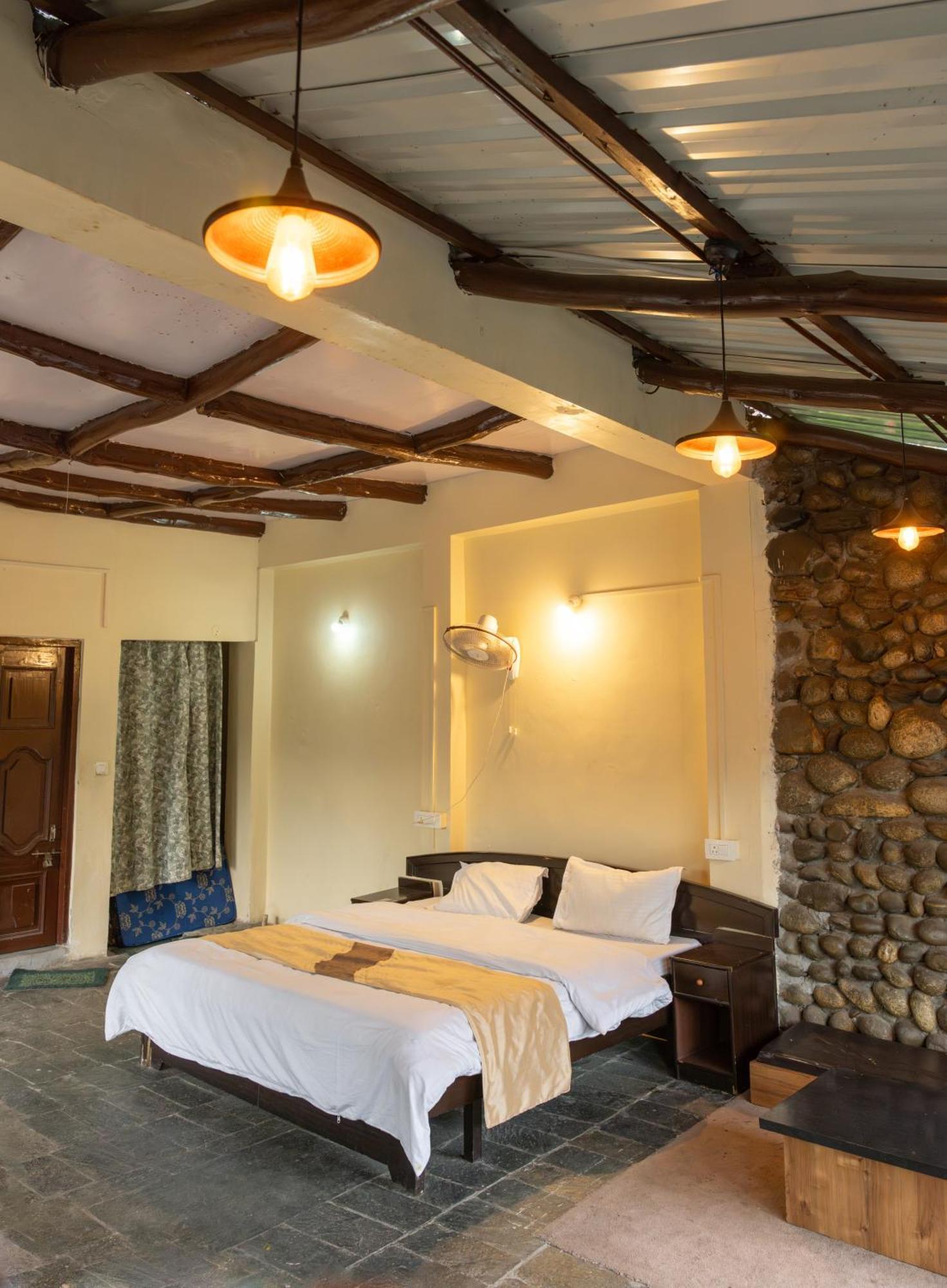 Hot Stuff & Restaurant Riverside Pet Friendly Manali (Himachal Pradesh)