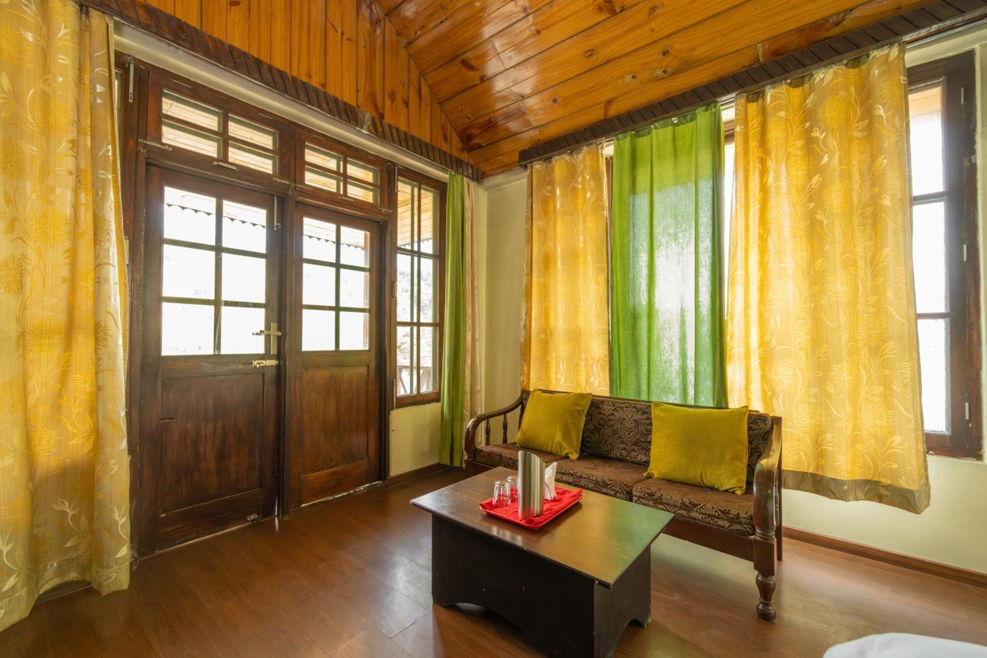 Hot Stuff & Restaurant Riverside Pet Friendly 3* Manali (Himachal Pradesh)