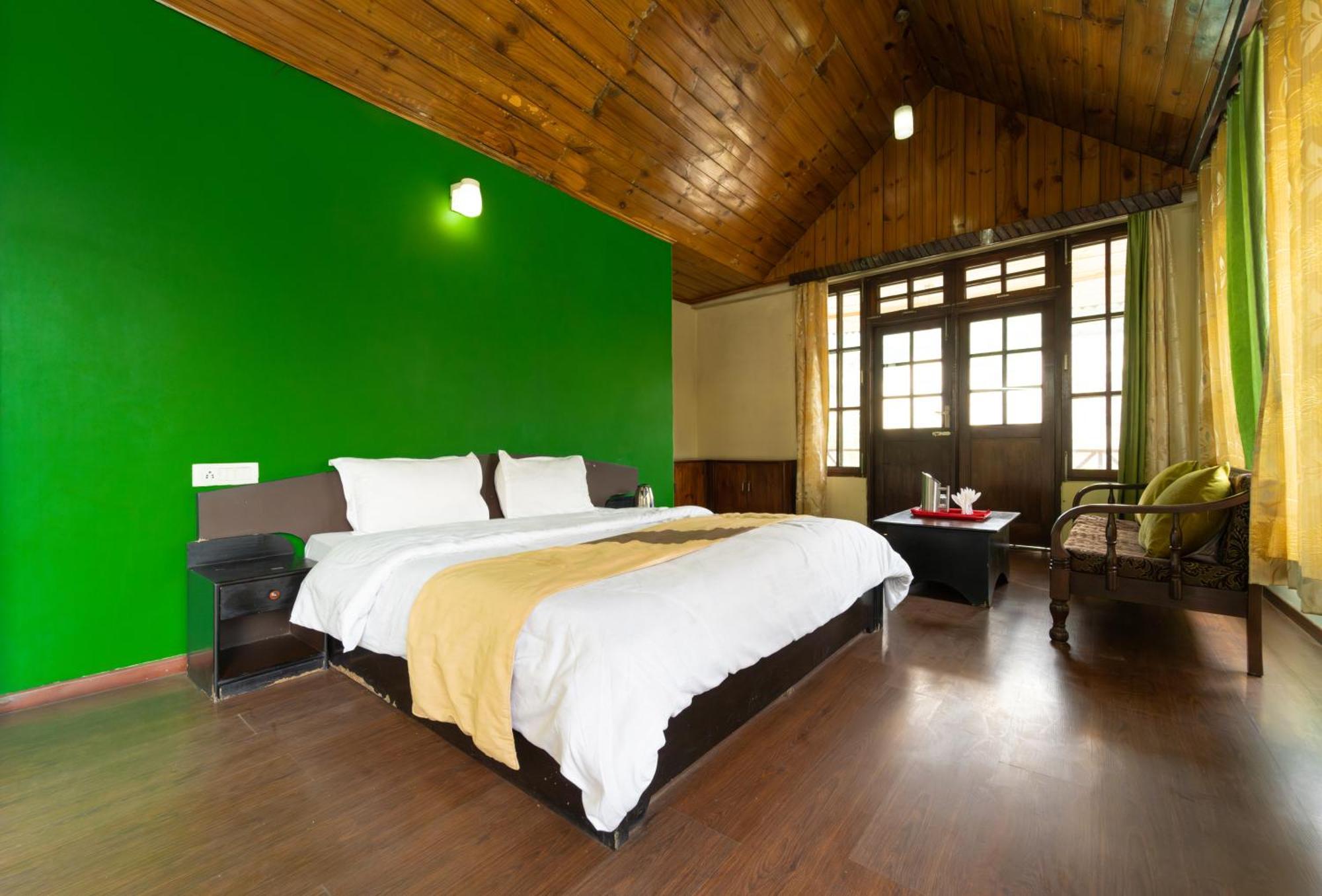 Hot Stuff & Restaurant Riverside Pet Friendly Manali (Himachal Pradesh)