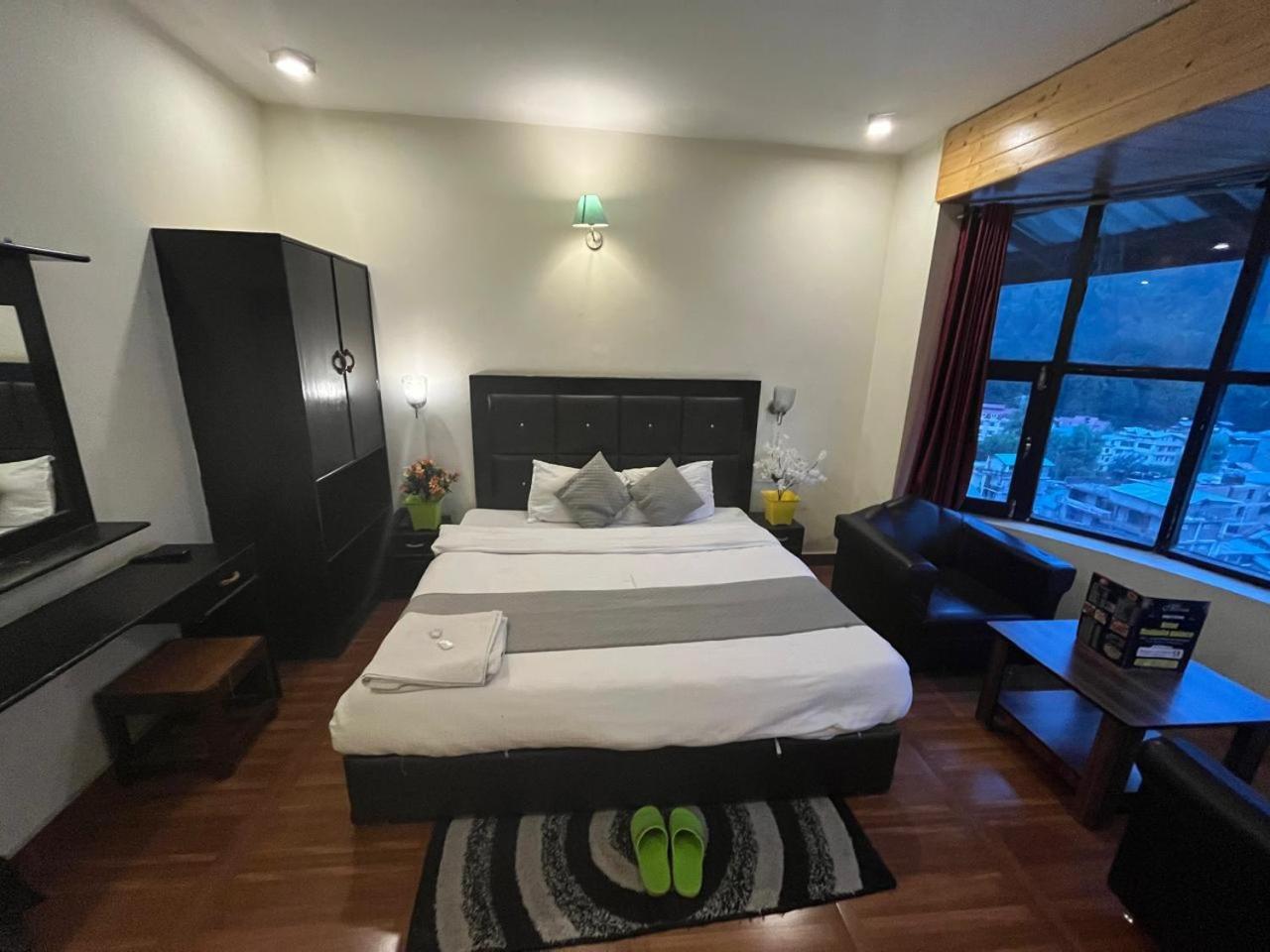Apartment Hadimba Mountain View - Near Mall Road M 88948-44503