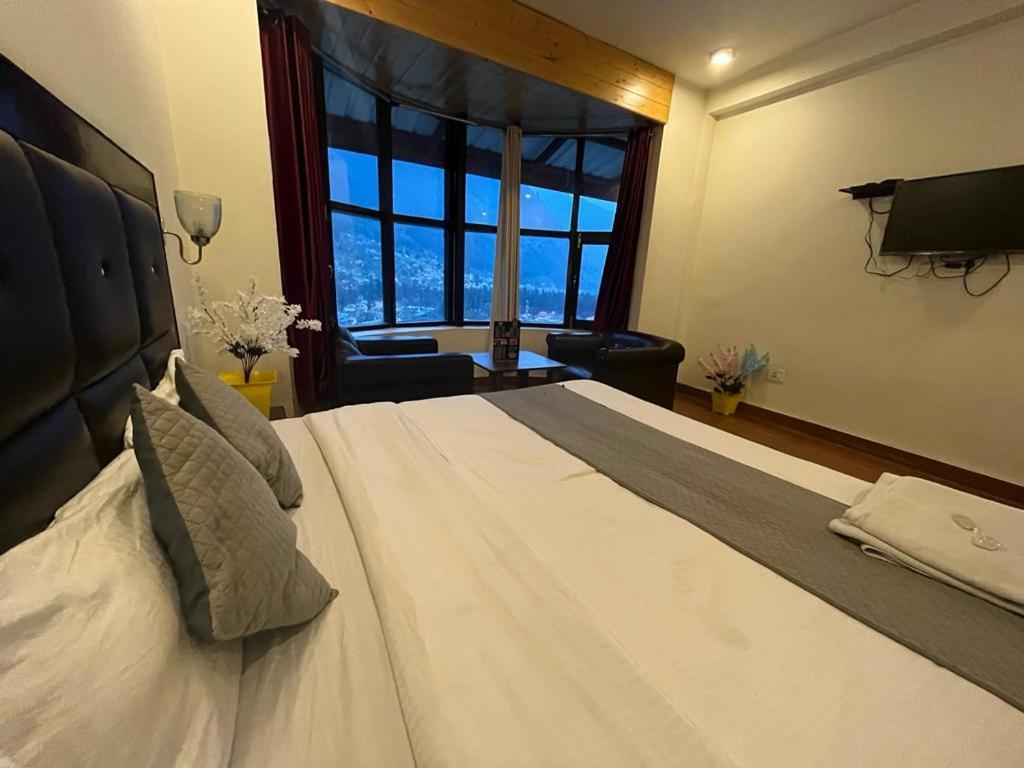 Hadimba Mountain View - Near Mall Road M 88948-44503 Apartment