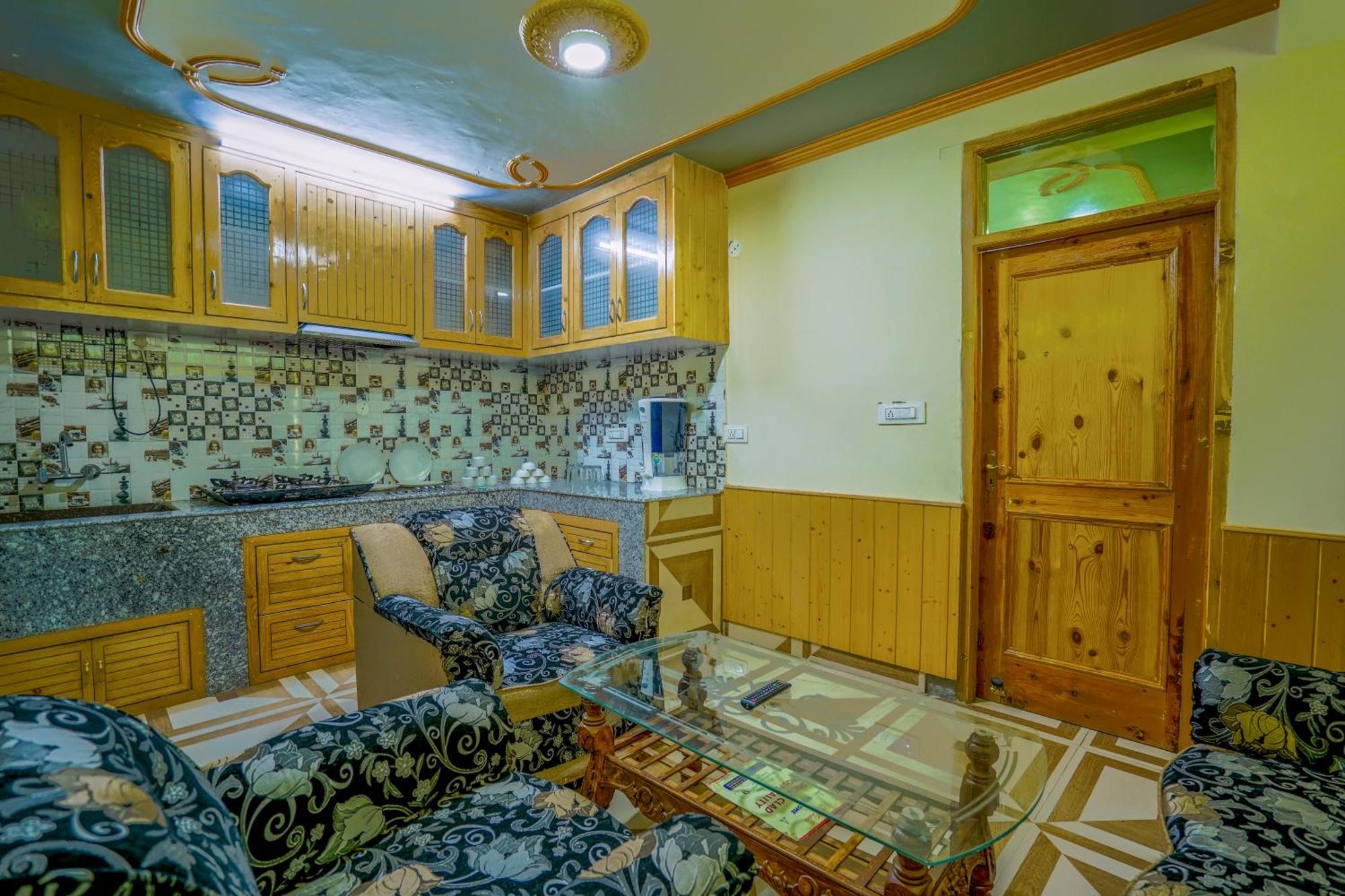 The Rama Lodge, - 1,2,3,4 Bedroom Luxury With Mountain View M80910-77717 4* Manali (Himachal Pradesh)
