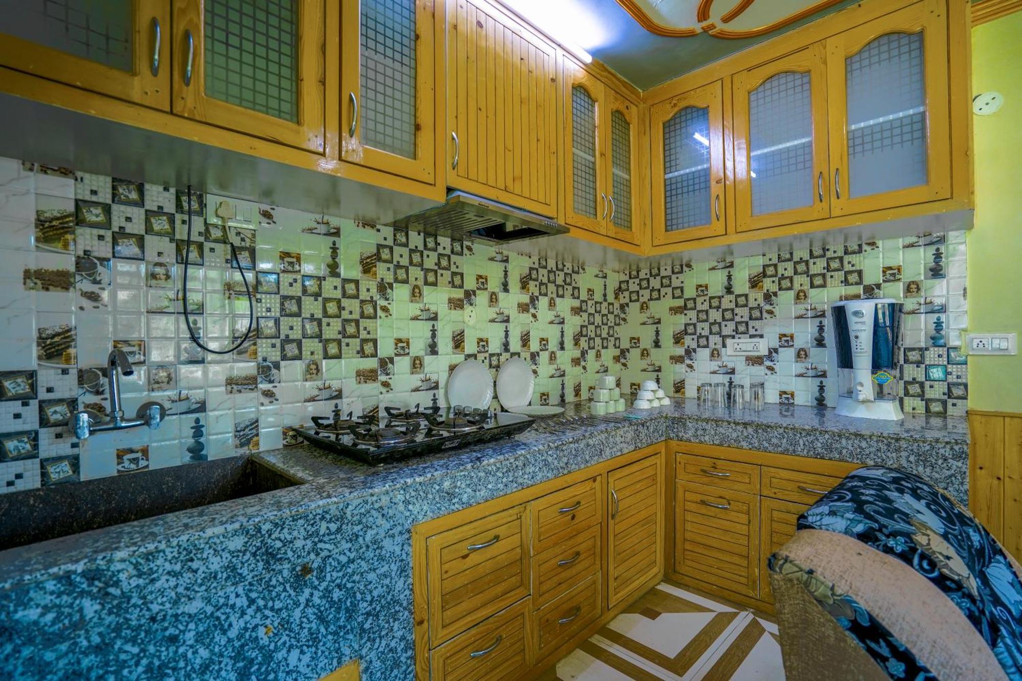 The Rama Lodge, - 1,2,3,4 Bedroom Luxury With Mountain View M80910-77717 4* Manali (Himachal Pradesh)