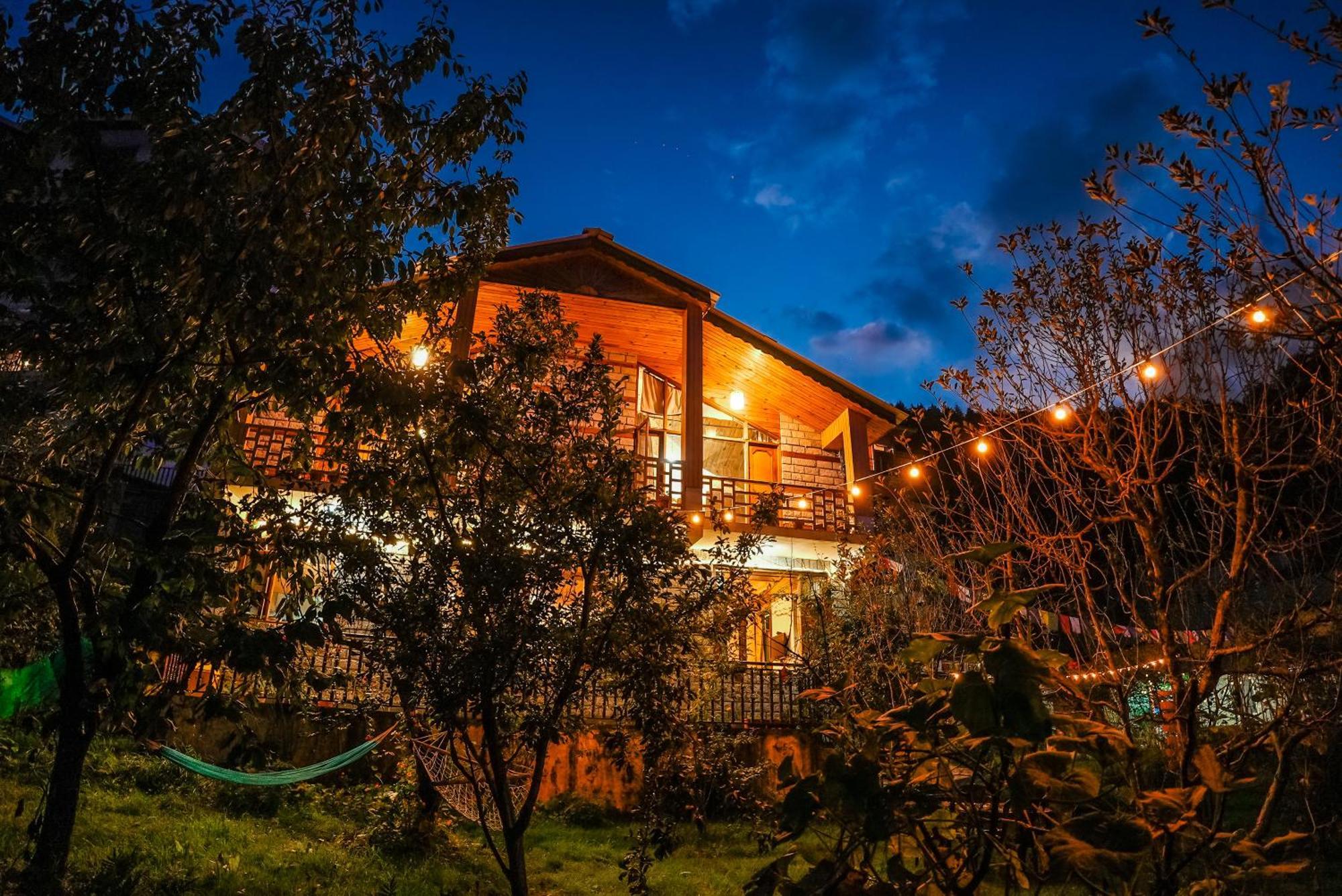The Rama Lodge, - 1,2,3,4 Bedroom Luxury With Mountain View M80910-77717 Manali (Himachal Pradesh)