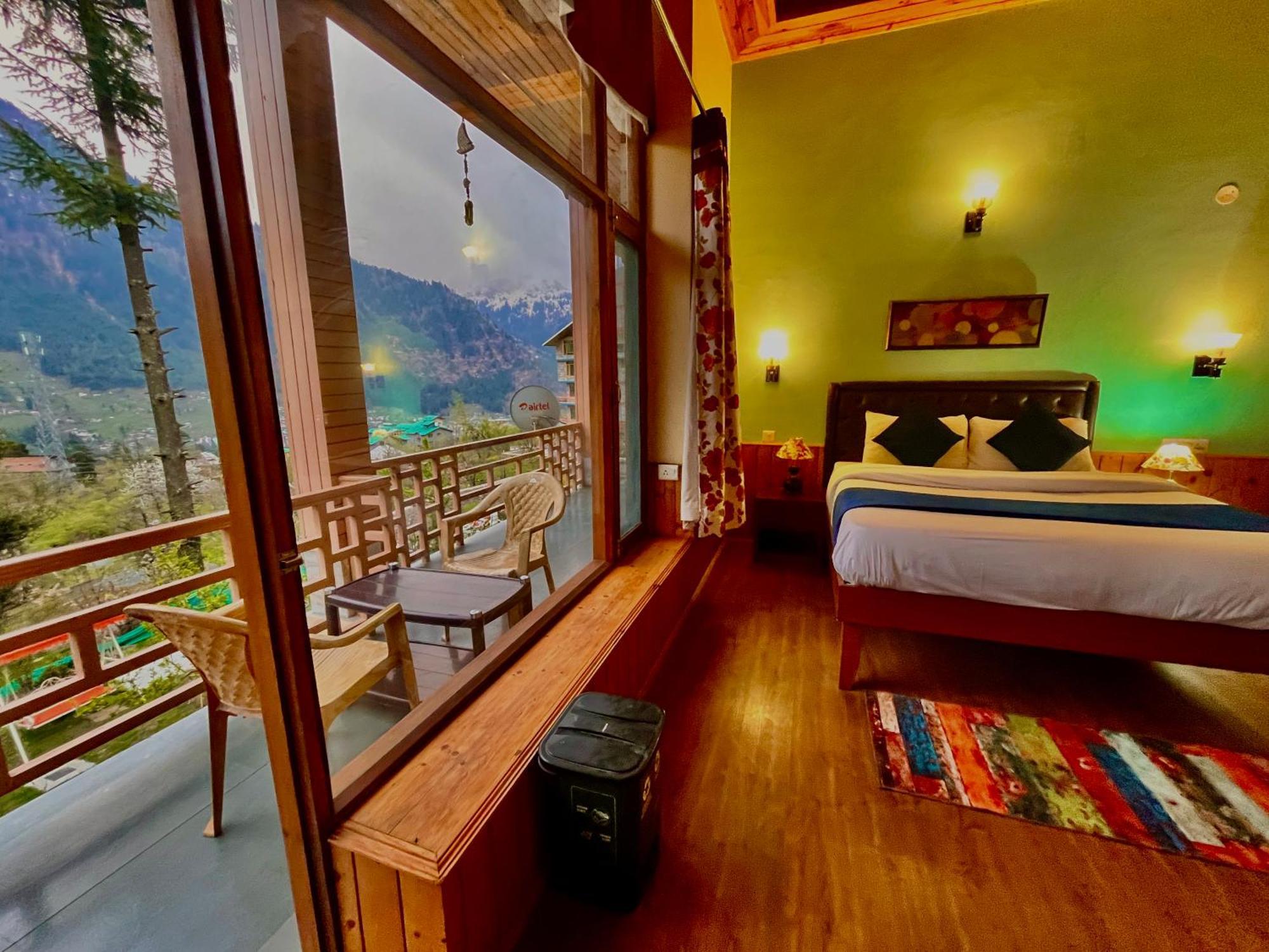 The Rama Lodge, - 1,2,3,4 Bedroom Luxury With Mountain View M80910-77717 Manali (Himachal Pradesh)