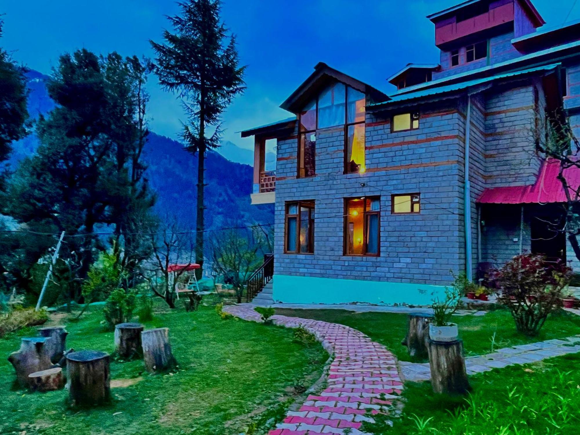 Hotel The Rama Lodge, - 1,2,3,4 Bedroom Luxury With Mountain View M80910-77717 Manali (Himachal Pradesh)