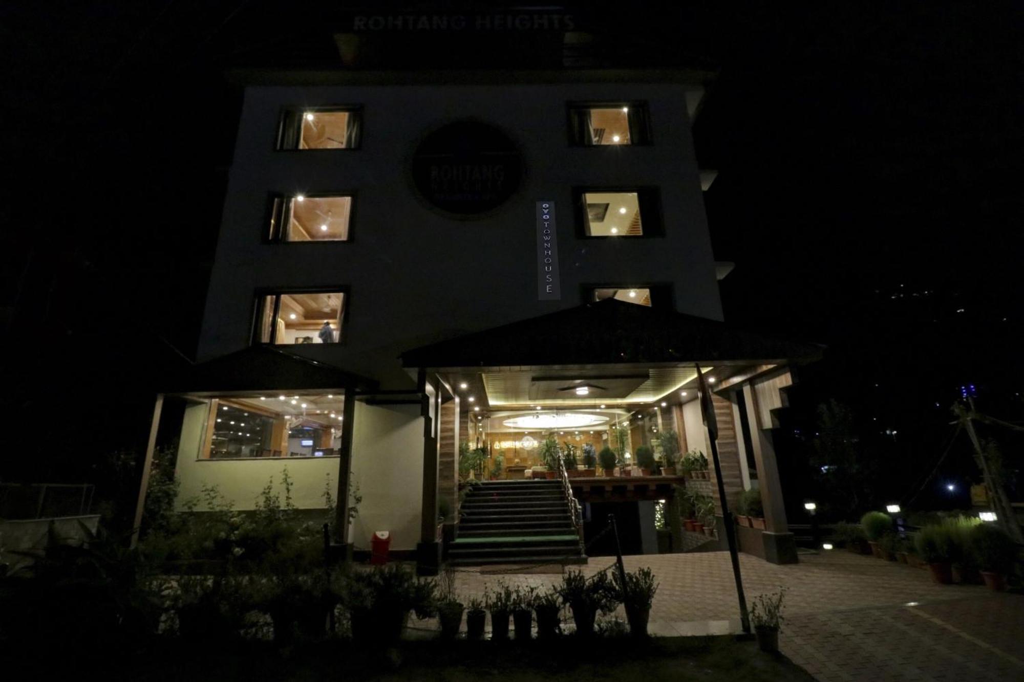 Townhouse Oak Rohtang Heights Hotel Manali (Himachal Pradesh)