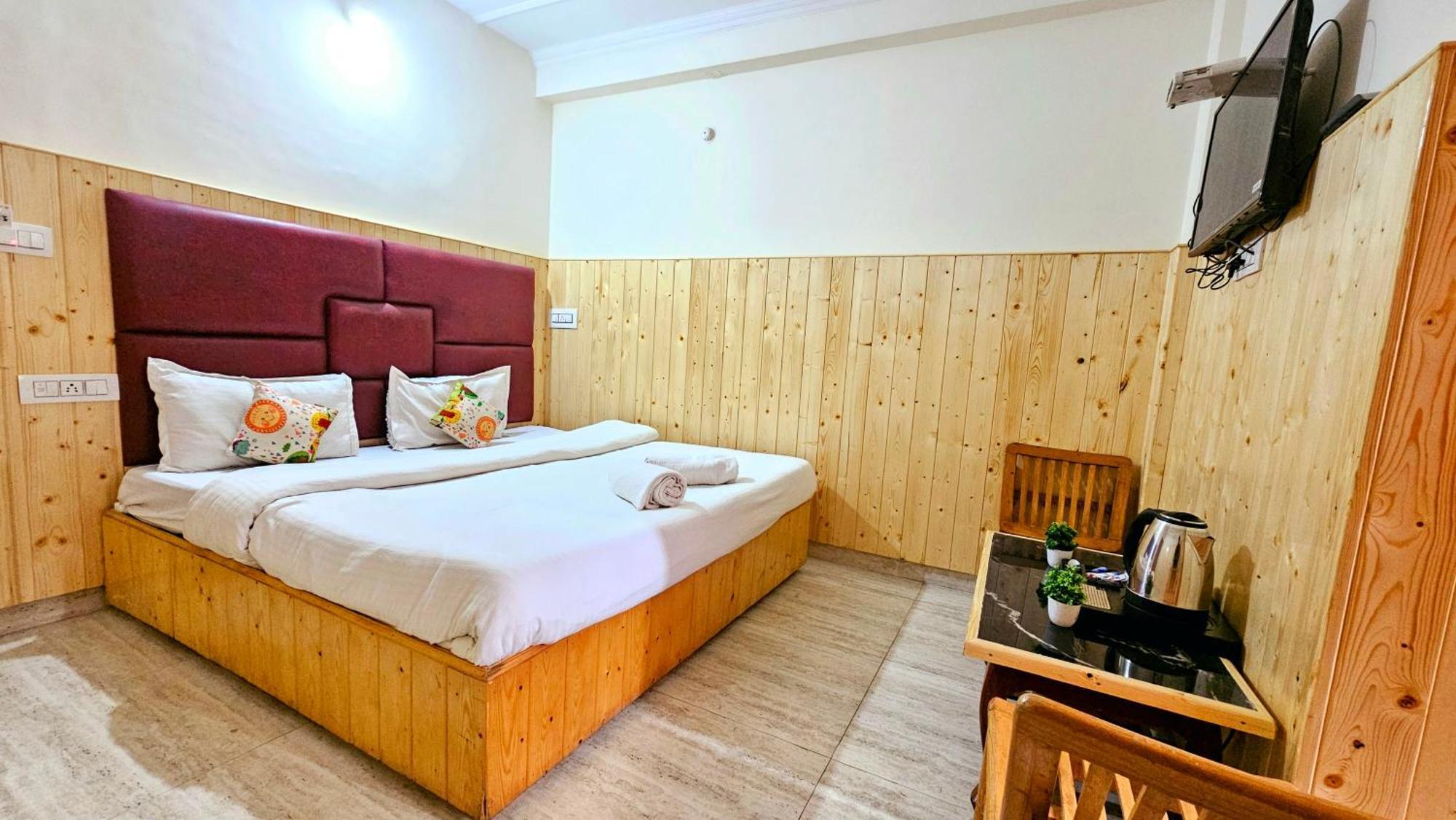 Suraj Retreat Hotel Manali (Himachal Pradesh)