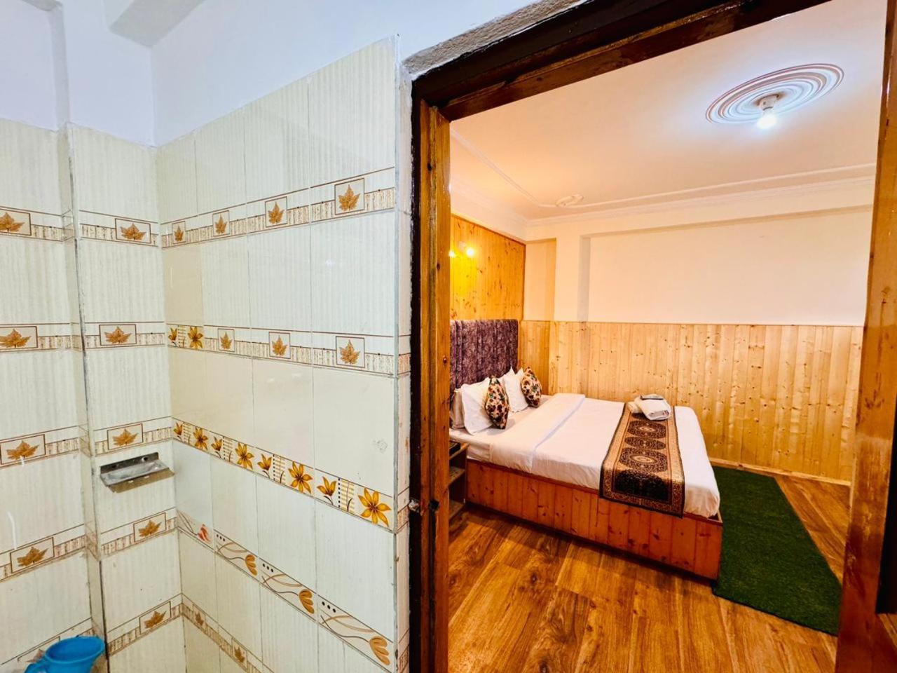 Hotel Suraj Retreat Manali (Himachal Pradesh)