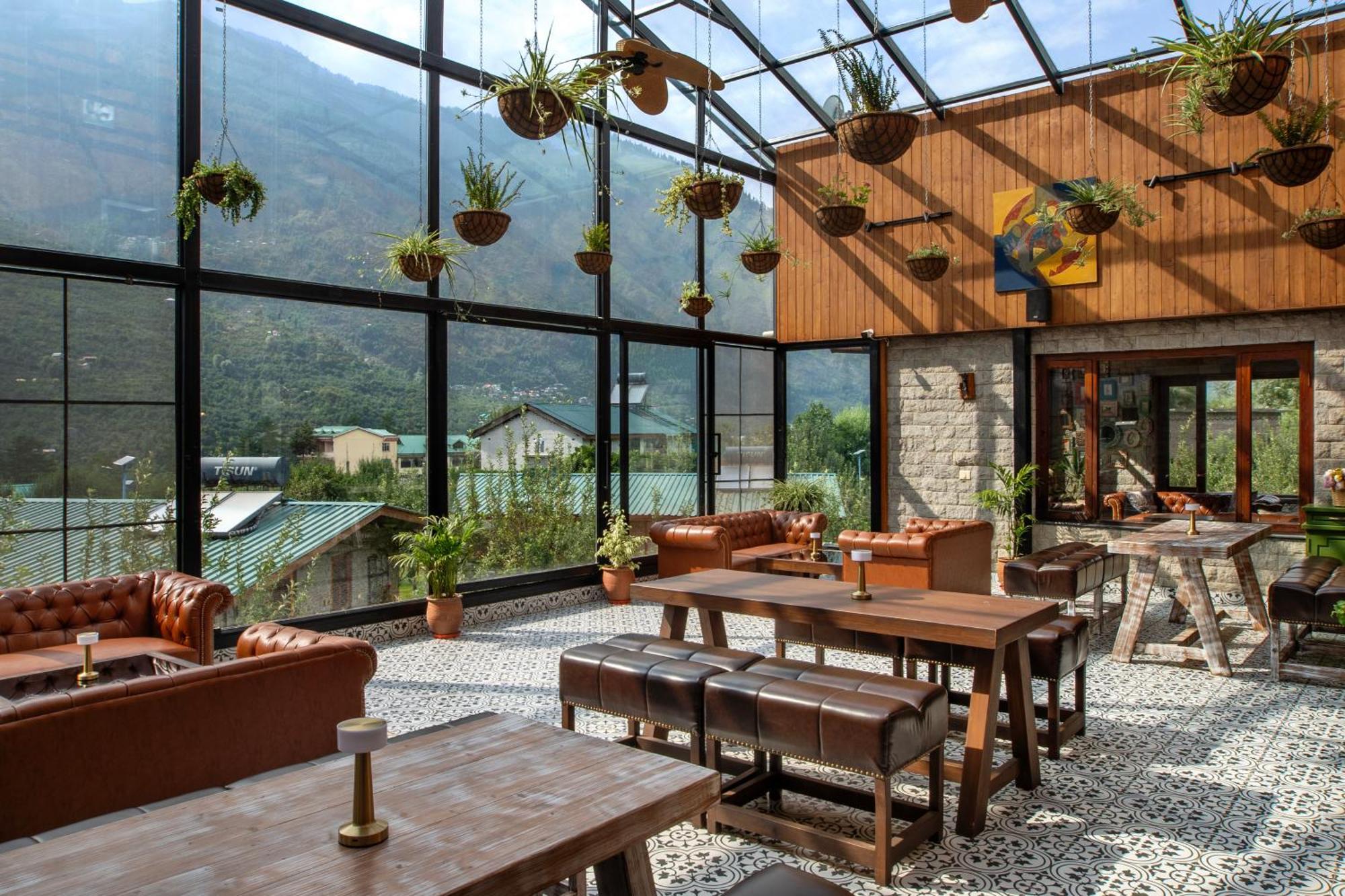 Larisa Resort Manali Resort 5*
