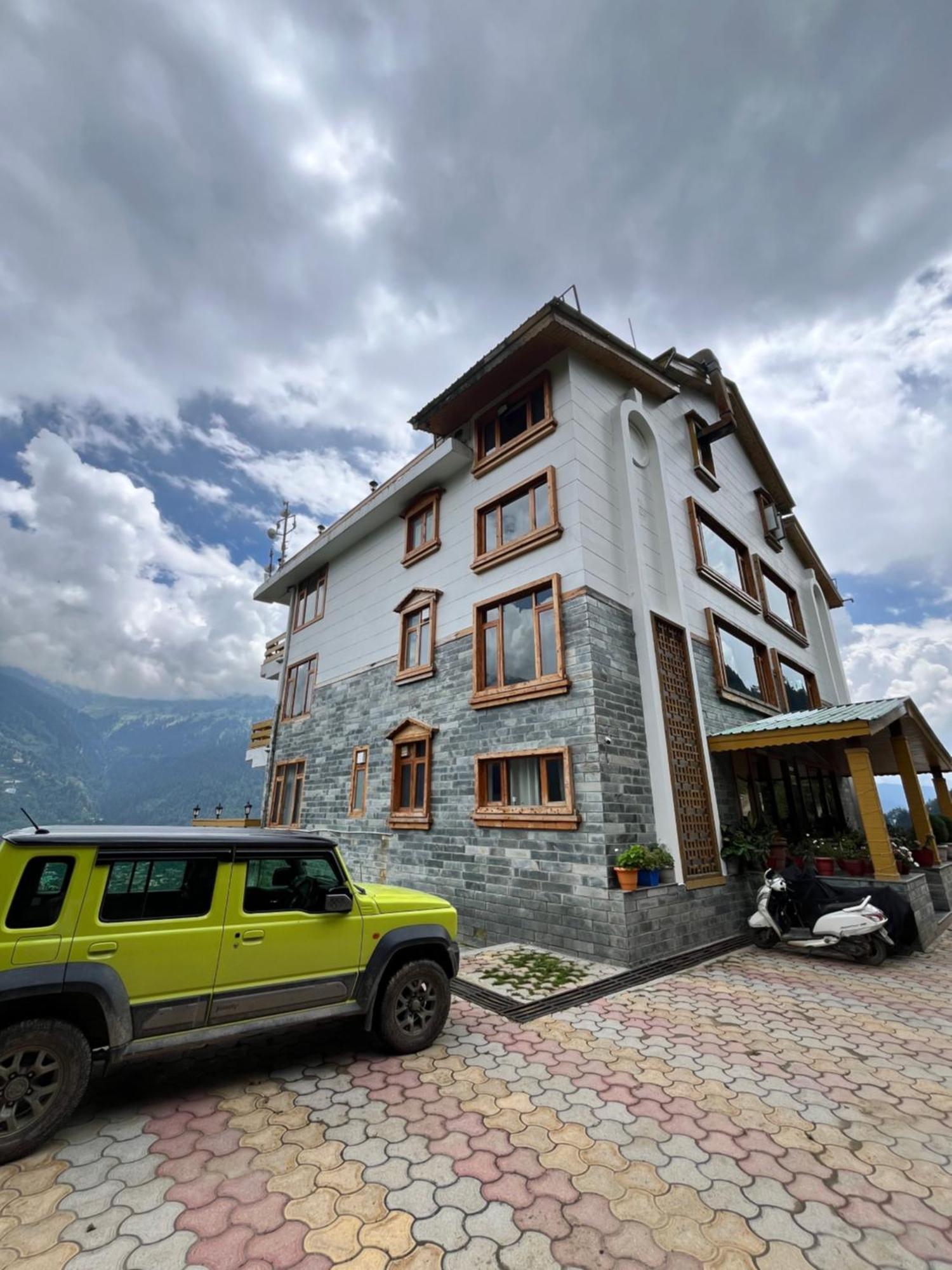Vivaan The Sunrise Hotel Manali (Himachal Pradesh)