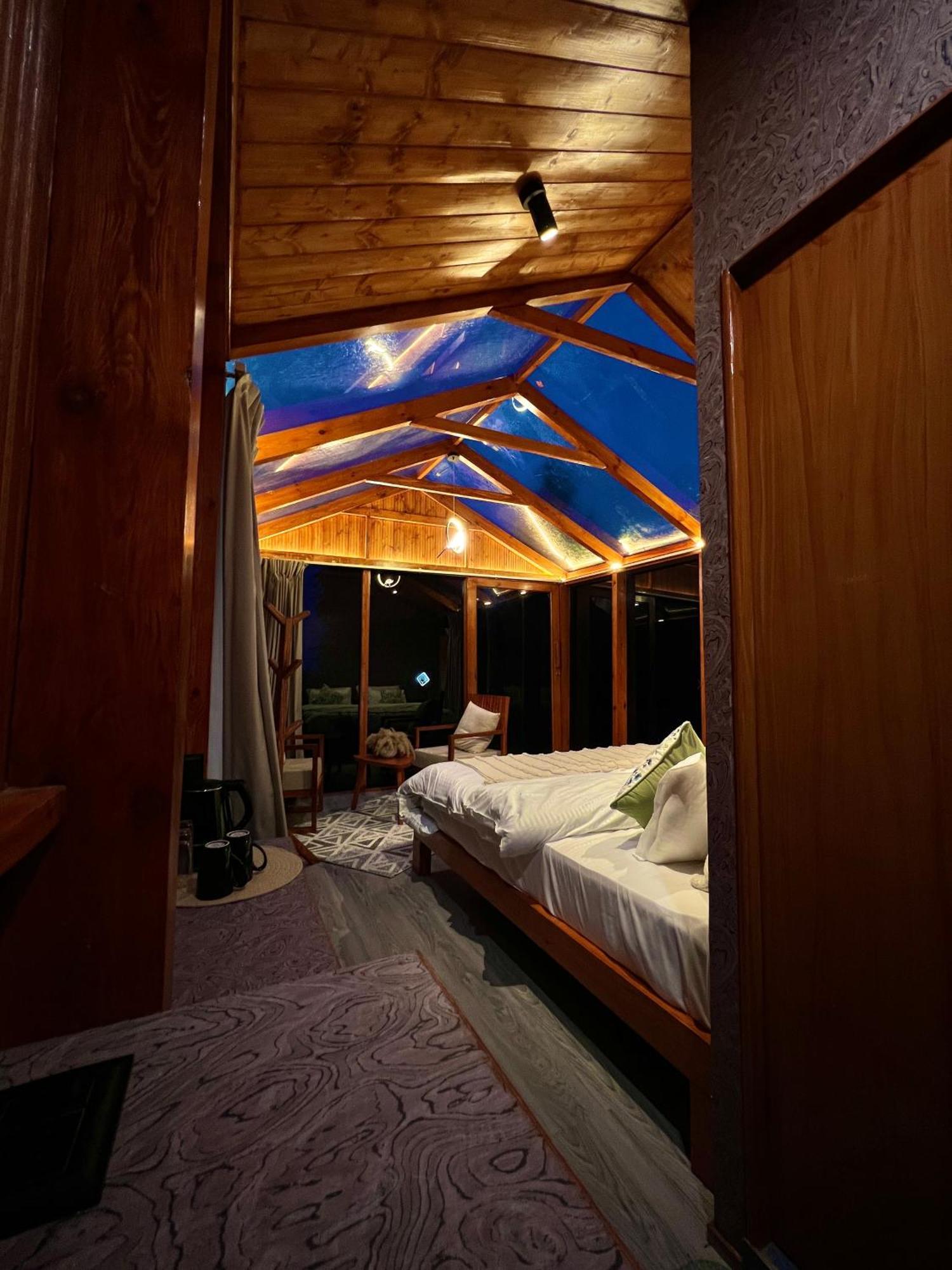 Glass By Urban Monk- Unique Centrally Heated With Electric Blankets *