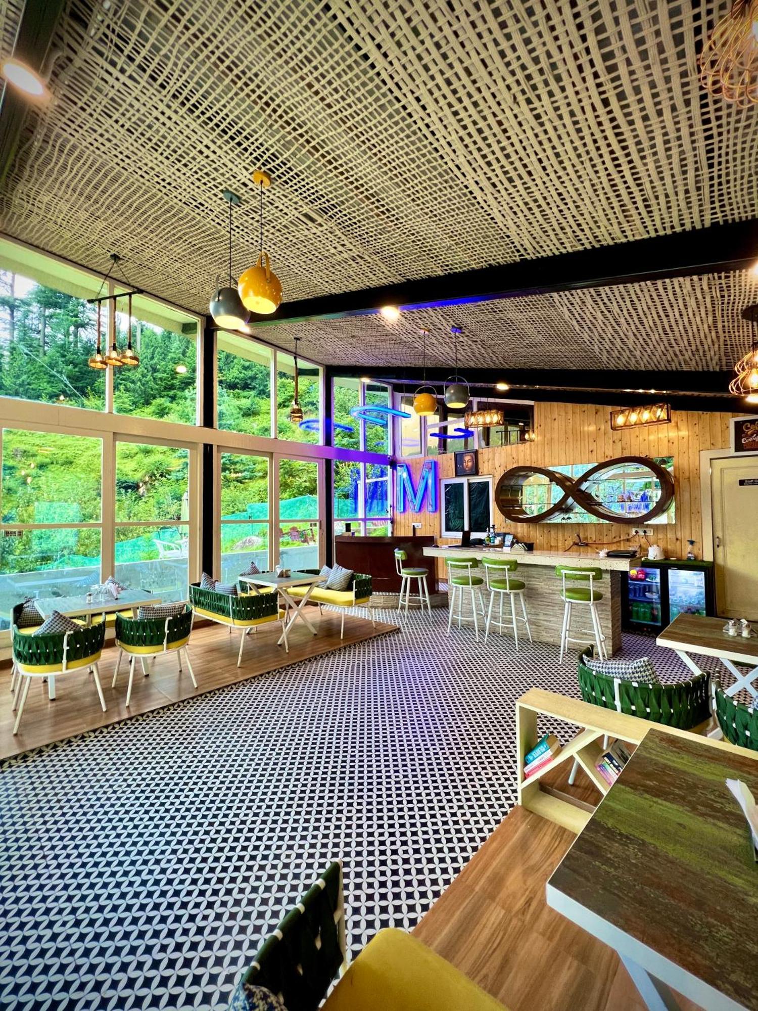 Glass By Urban Monk- Unique Centrally Heated With Electric Blankets * Manali (Himachal Pradesh)