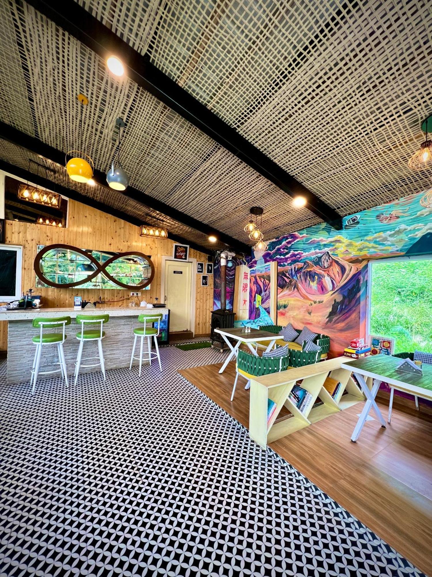 Resort Glass By Urban Monk- Unique Centrally Heated With Electric Blankets Manali (Himachal Pradesh)