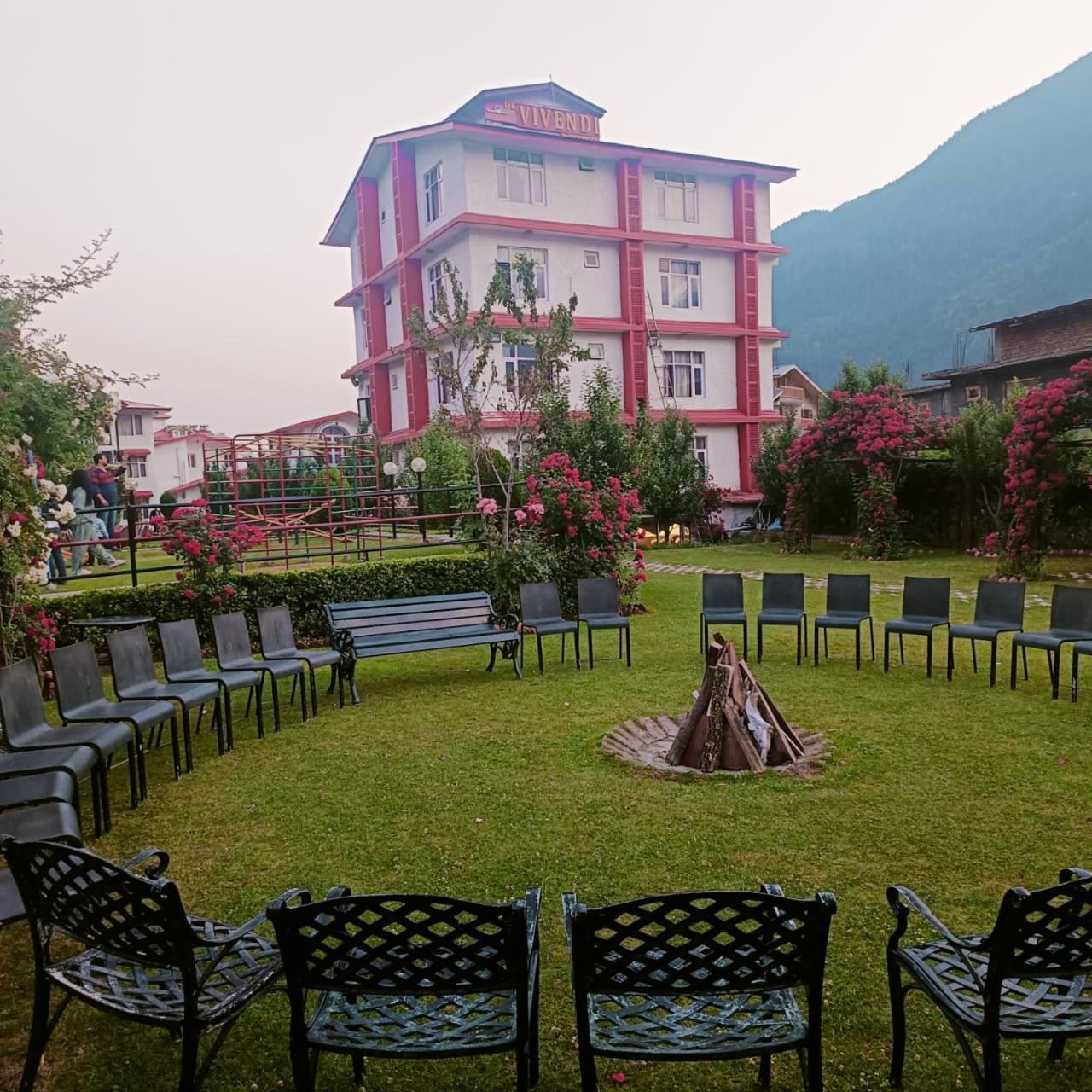 De Vivendi With 35000 Sqft Open Lawn With Bbq Resort