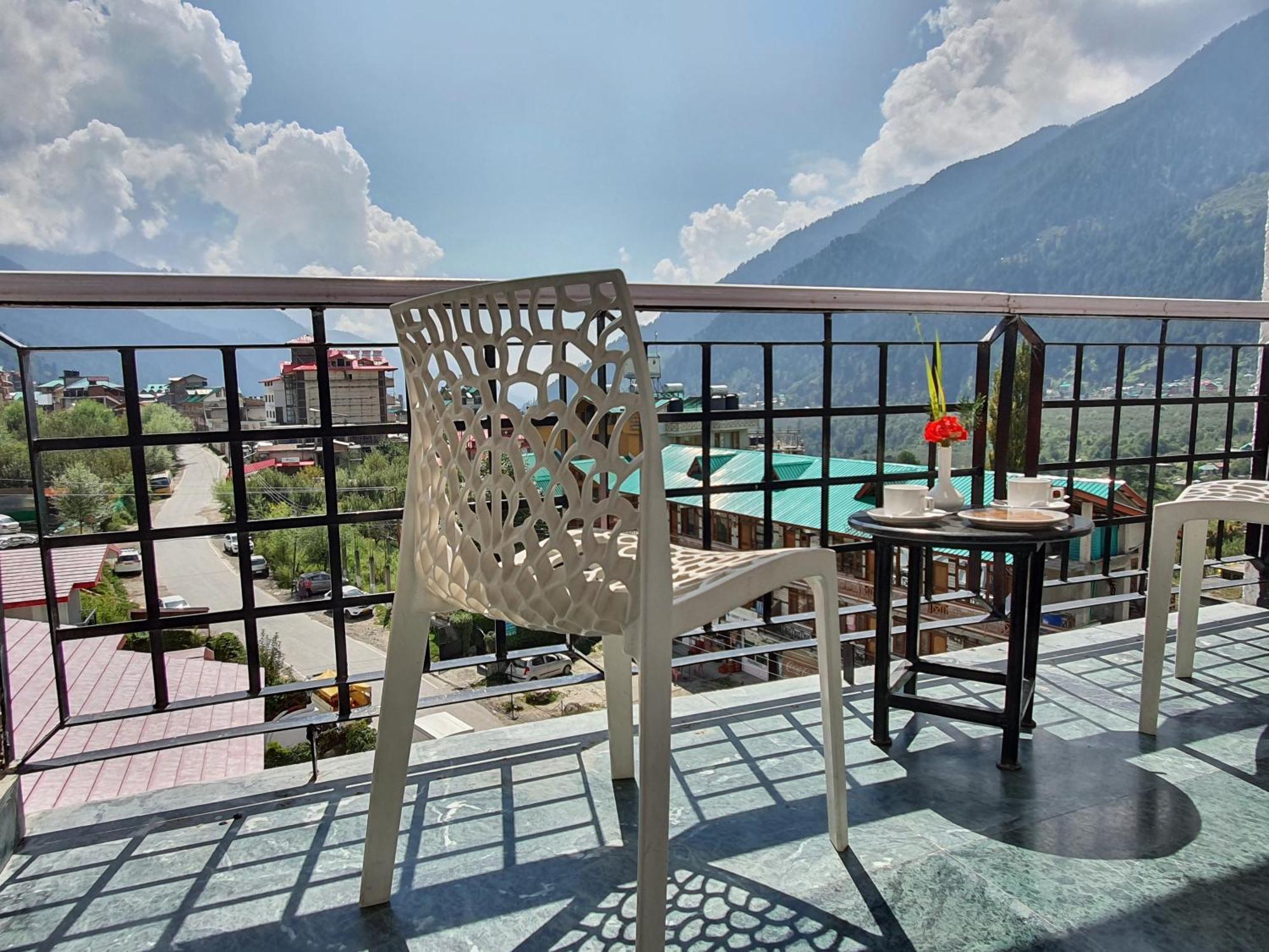 Resort De Vivendi With 35000 Sqft Open Lawn With Bbq Manali (Himachal Pradesh)