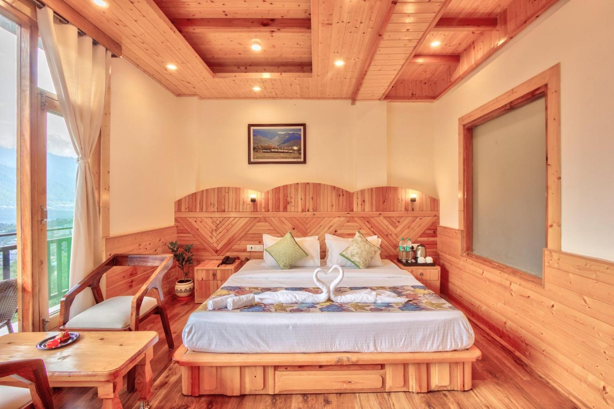 Hotel Manor Manali (Himachal Pradesh)