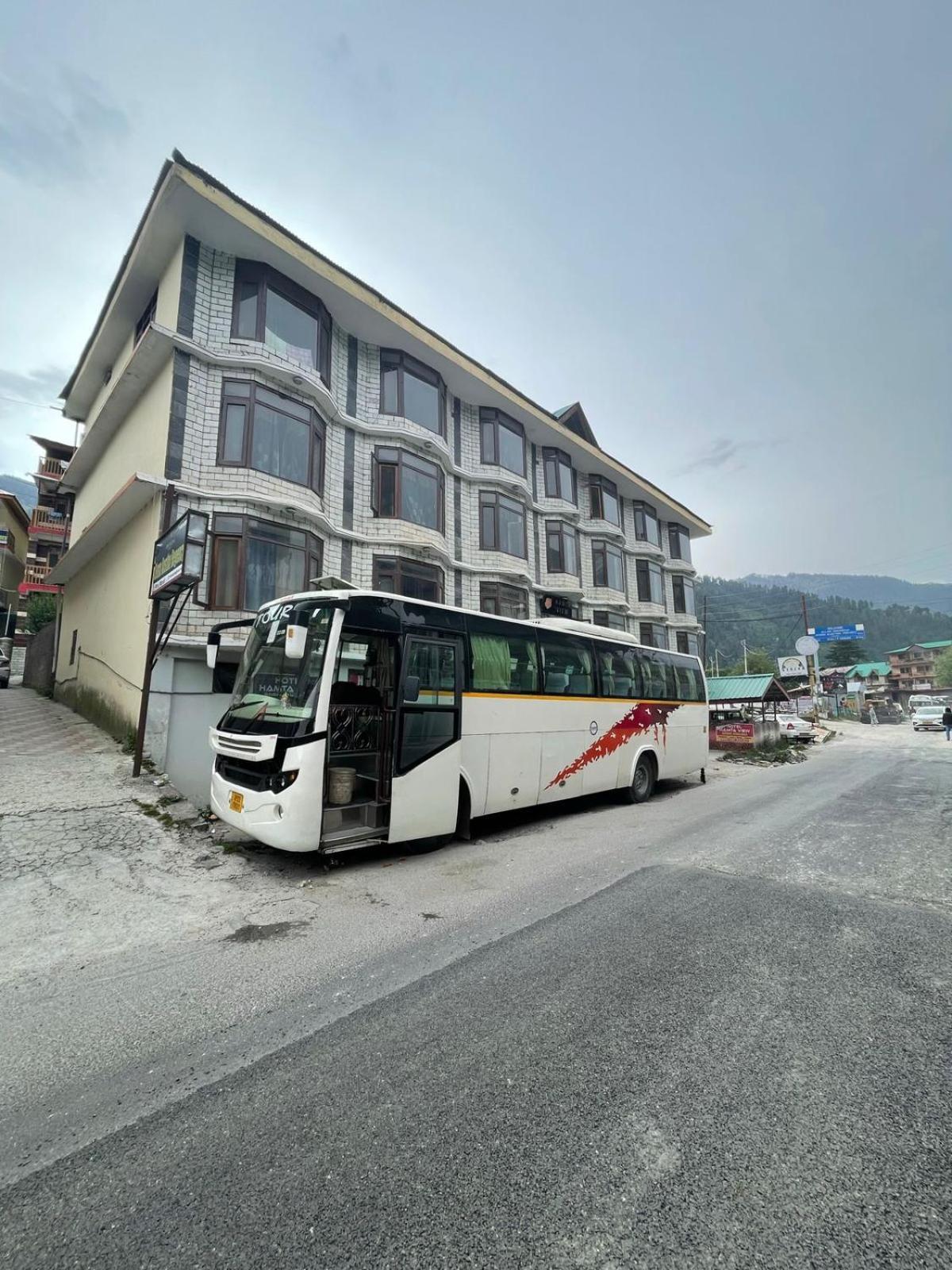 Great Hamta Hills - A Family On Main Highway Hotel