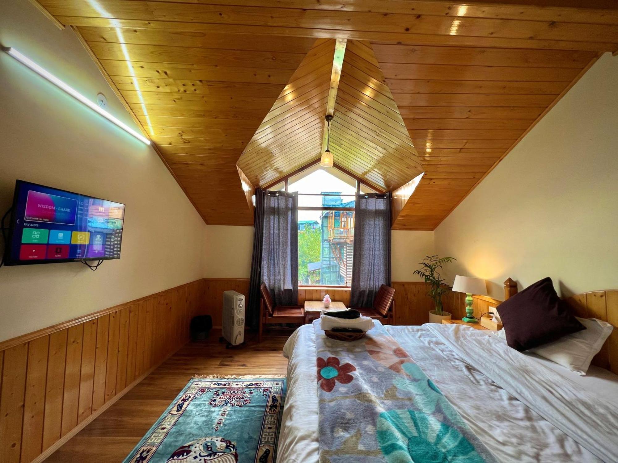 Urban Monk And Cafe Homestay