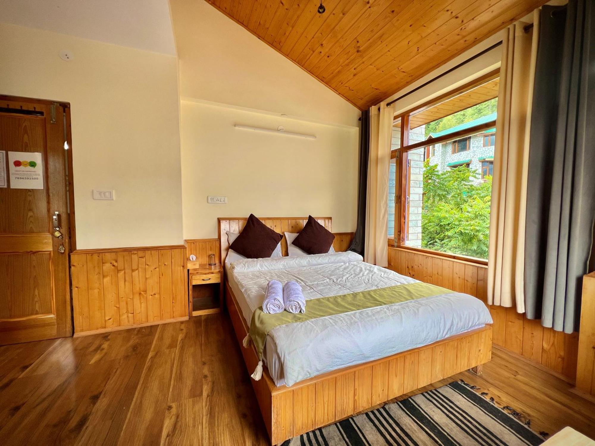 Urban Monk And Cafe Homestay Manali (Himachal Pradesh)