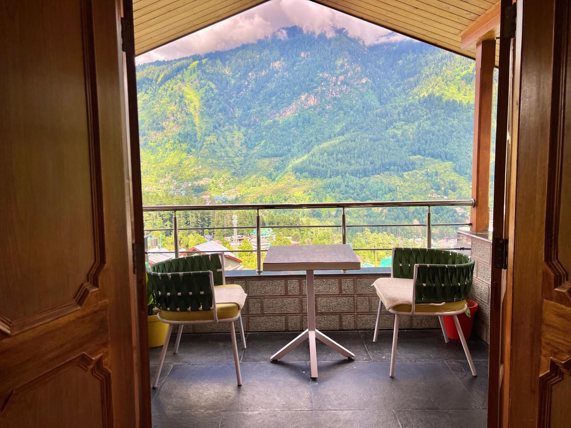 Urban Monk And Cafe Homestay
