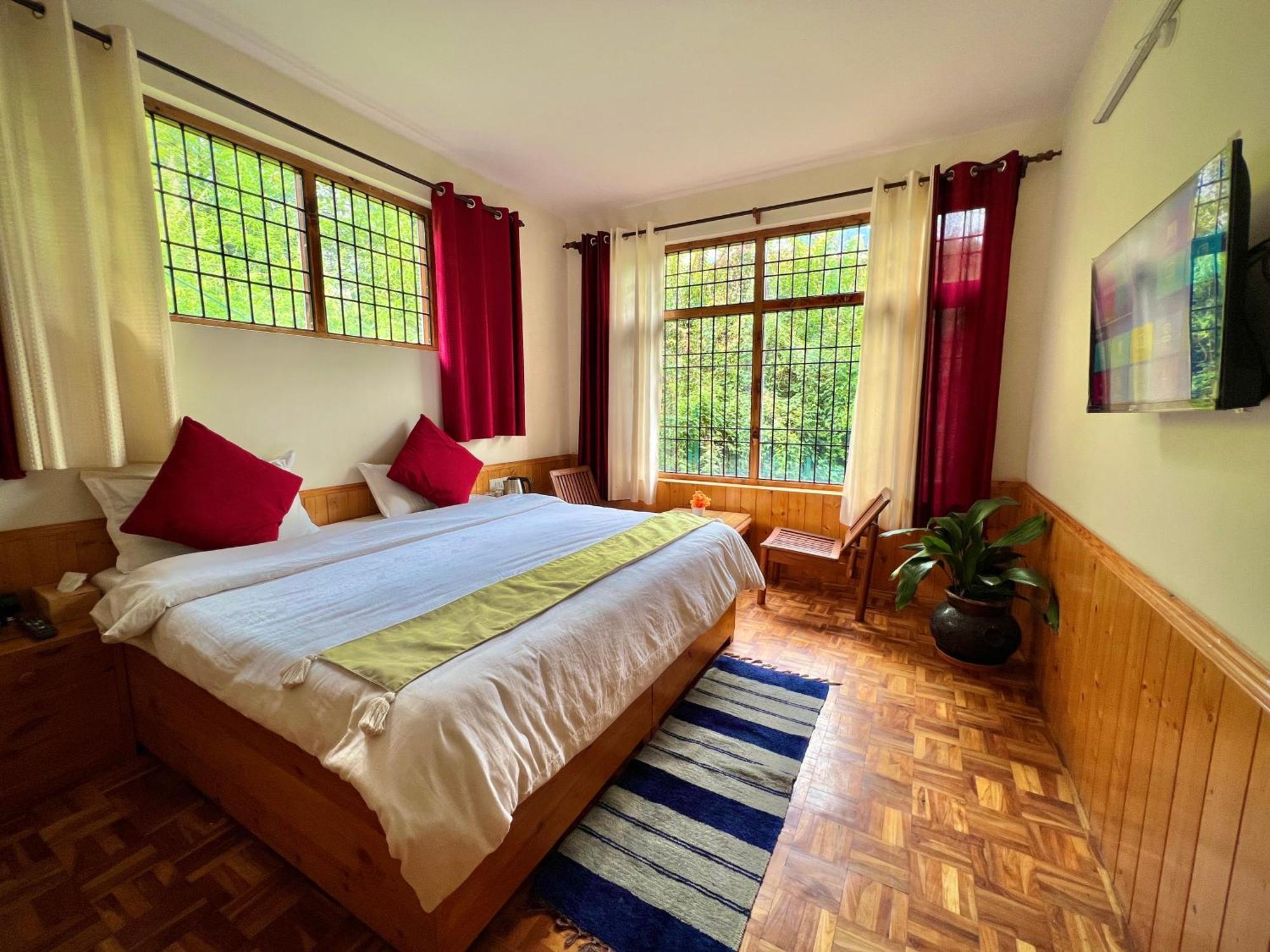 Urban Monk And Cafe Homestay Manali (Himachal Pradesh)