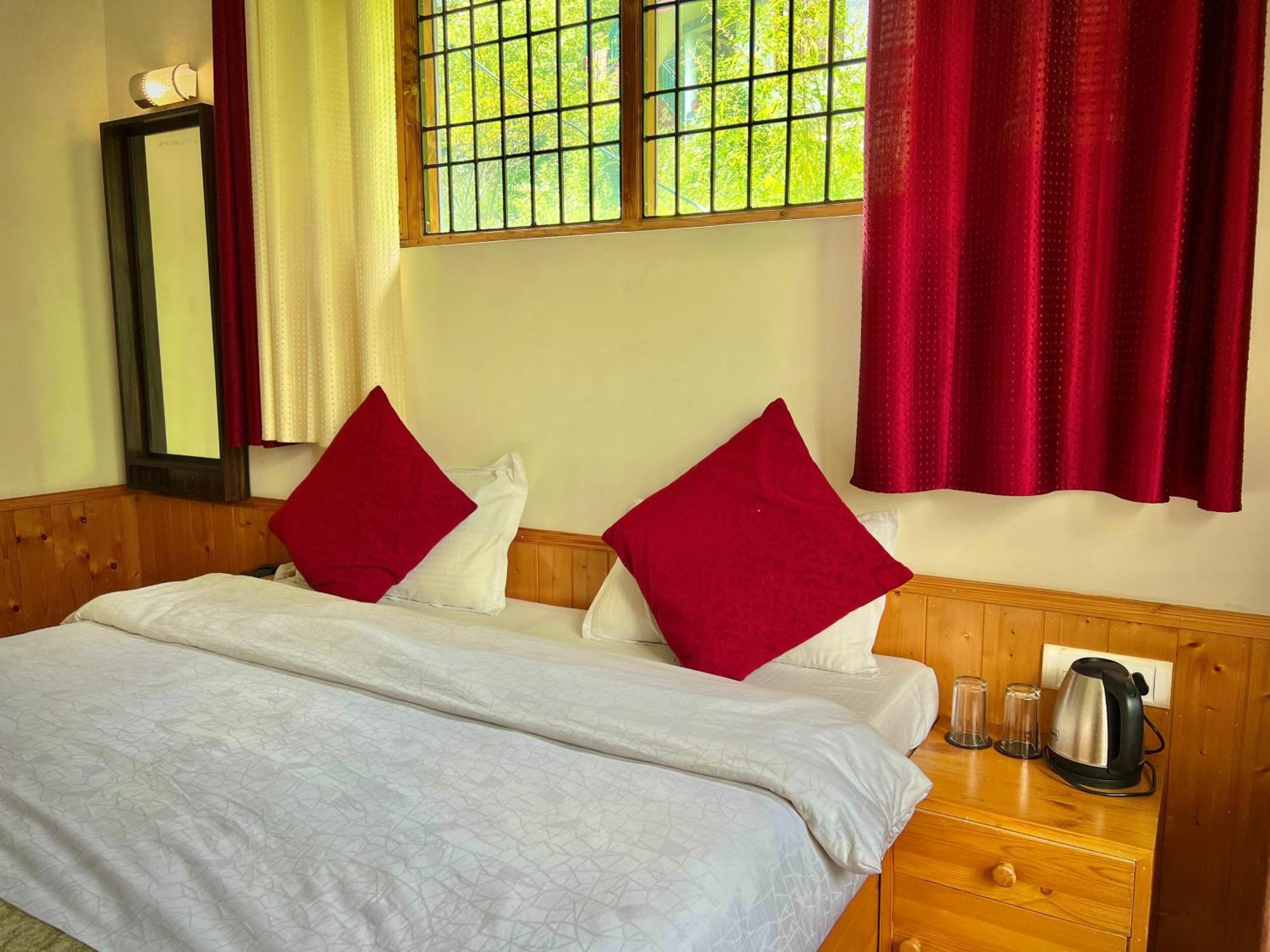 Homestay Urban Monk And Cafe Manali (Himachal Pradesh)