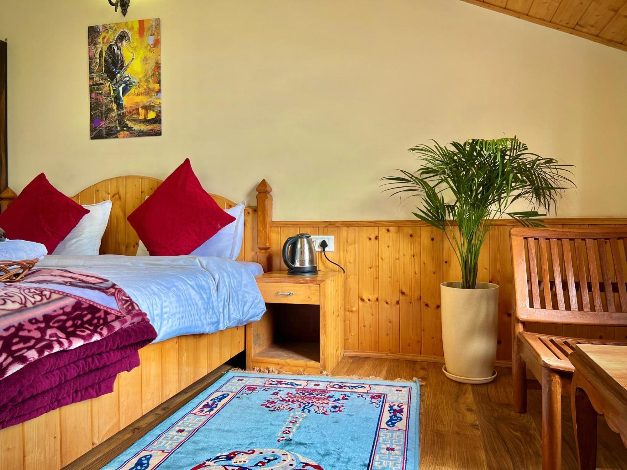 Urban Monk And Cafe Homestay Manali (Himachal Pradesh)