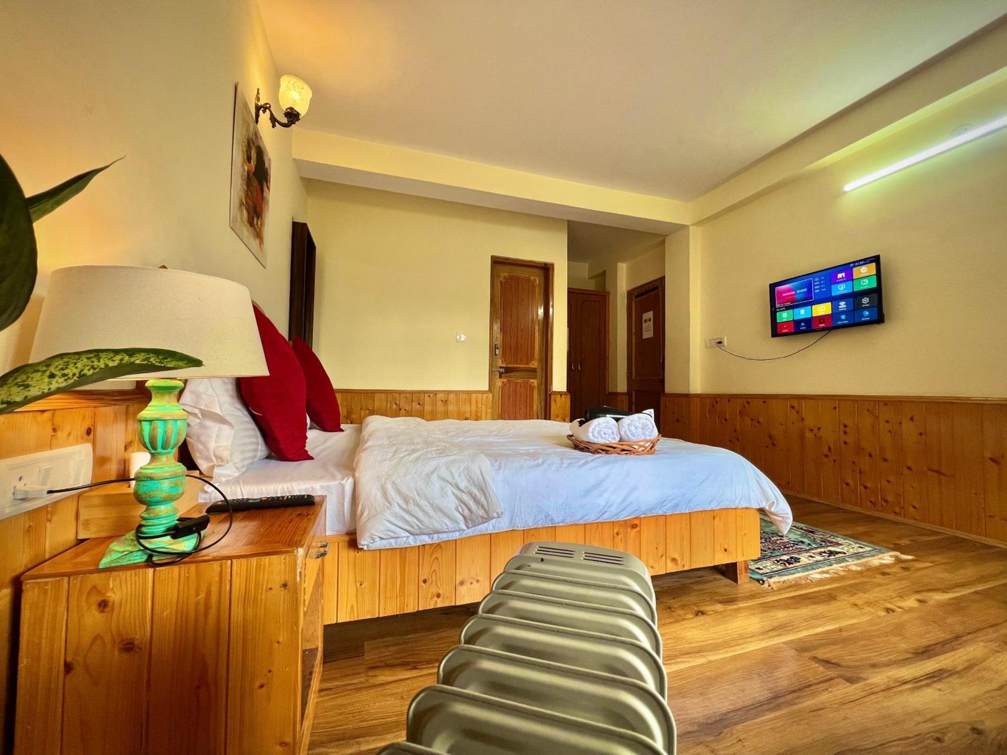 Urban Monk And Cafe Homestay *