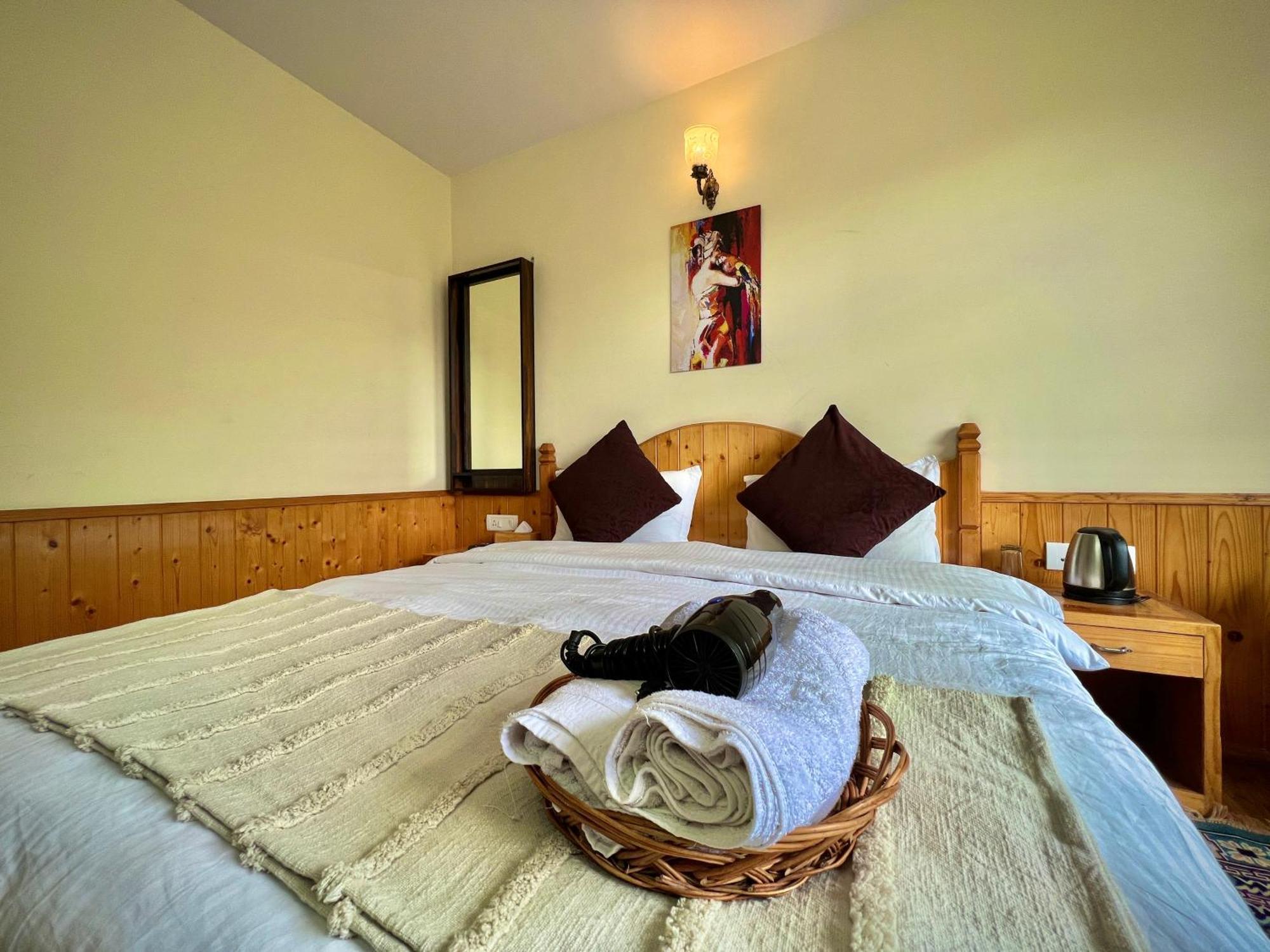Urban Monk And Cafe Homestay Manali (Himachal Pradesh)