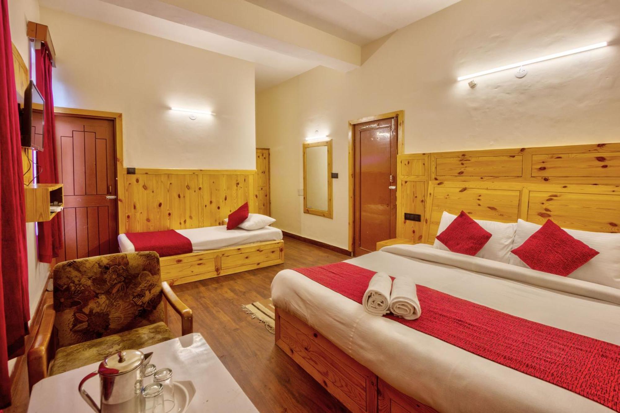 Hotel Royal The Mall Manali (Himachal Pradesh)