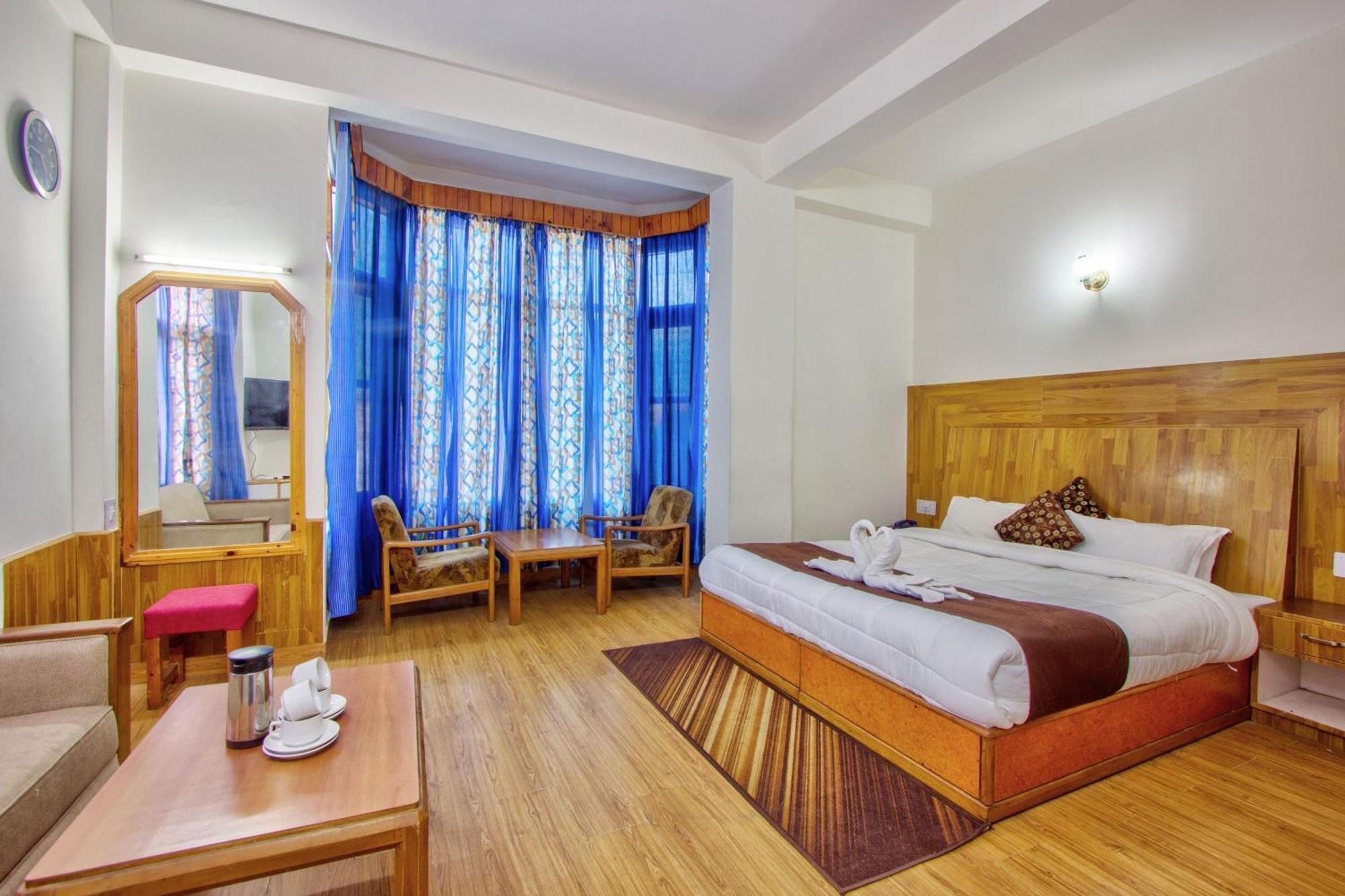 Royal The Mall Hotel Manali (Himachal Pradesh)