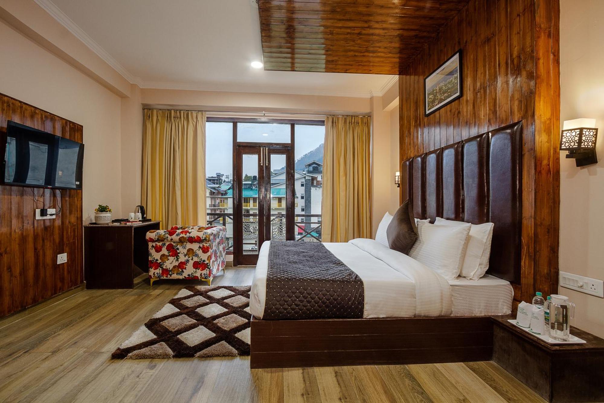 Hotel The Spruce Mansion Manali (Himachal Pradesh)