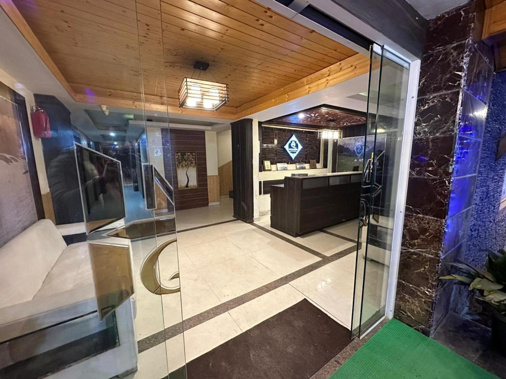 Queen Hotel 3*