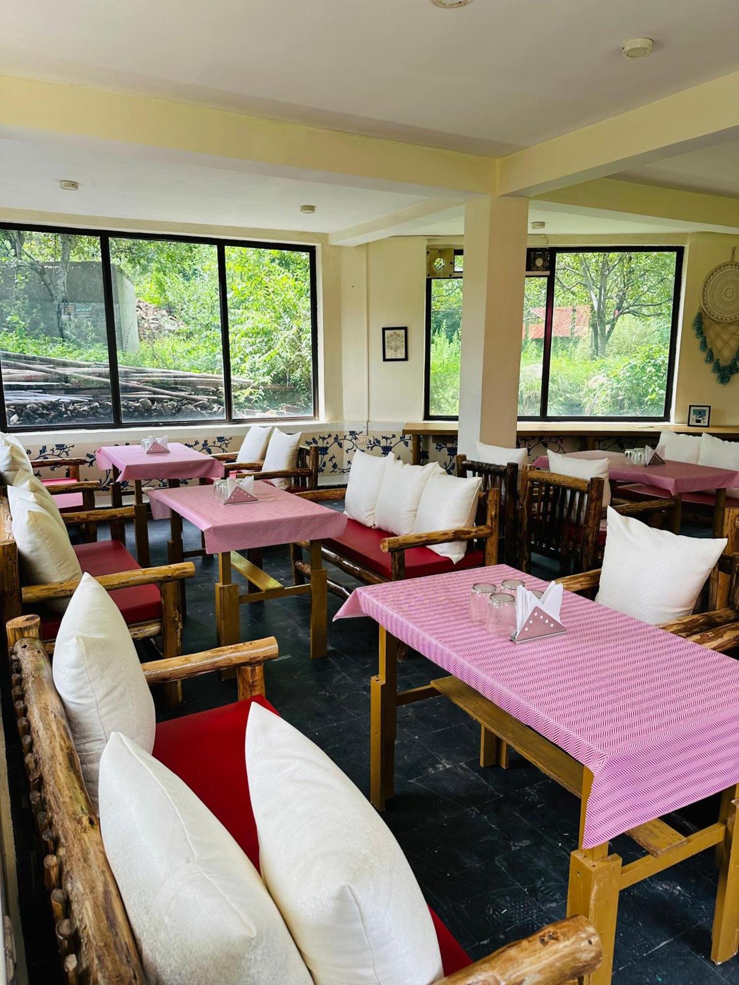 Red House Cafe Inn Manali (Himachal Pradesh)