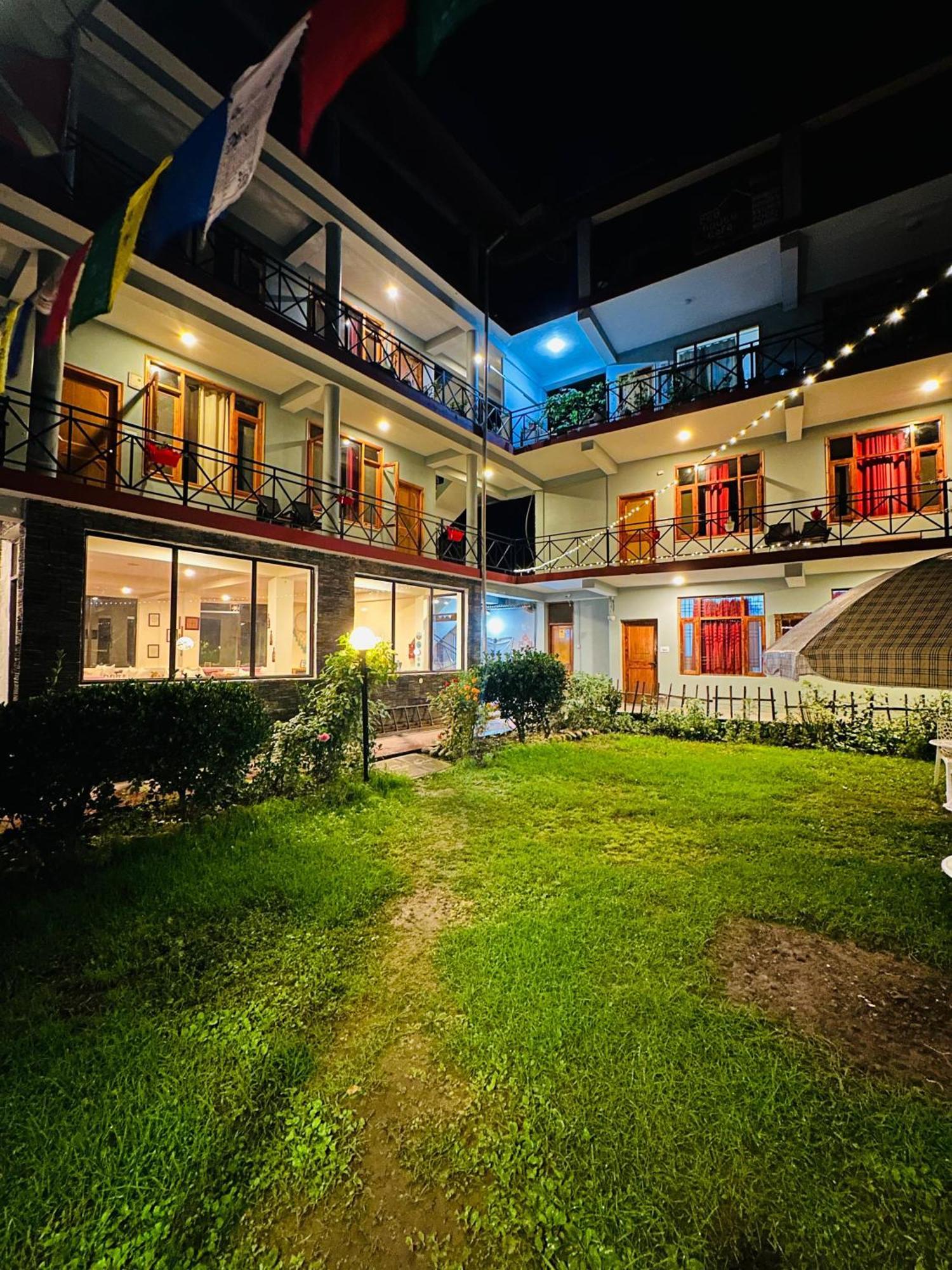 Red House Cafe Inn Manali (Himachal Pradesh)