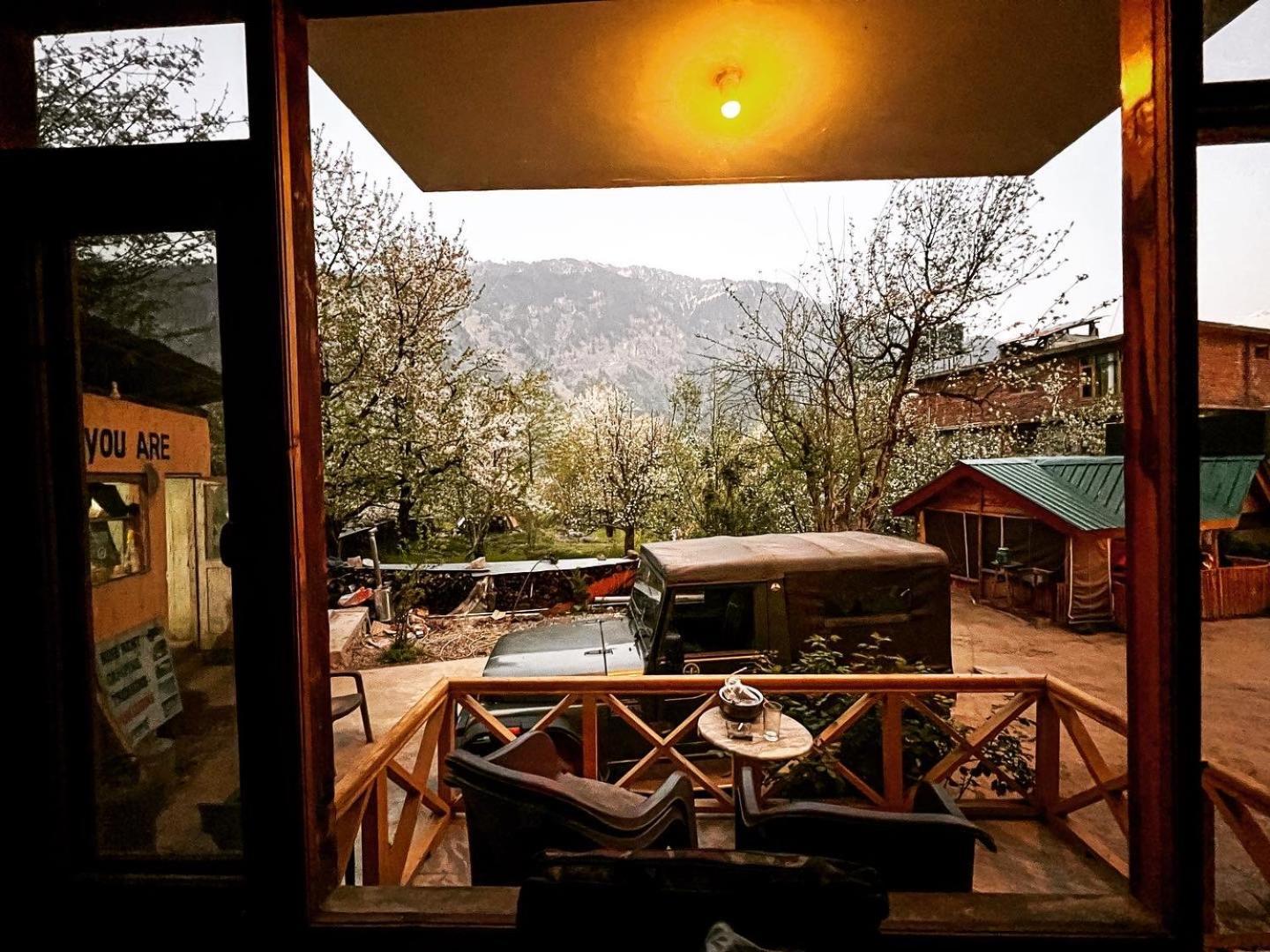 Yolo Backpackers - Hostel