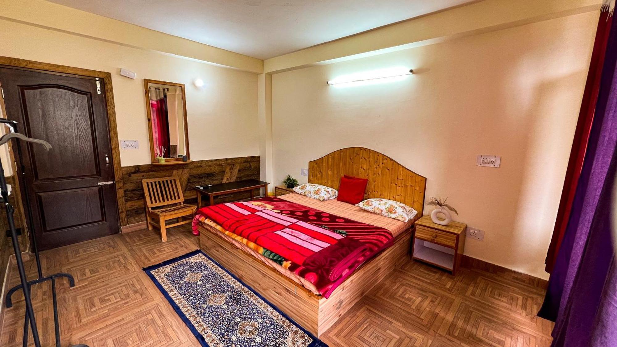 Yolo Backpackers - Manali (Himachal Pradesh)