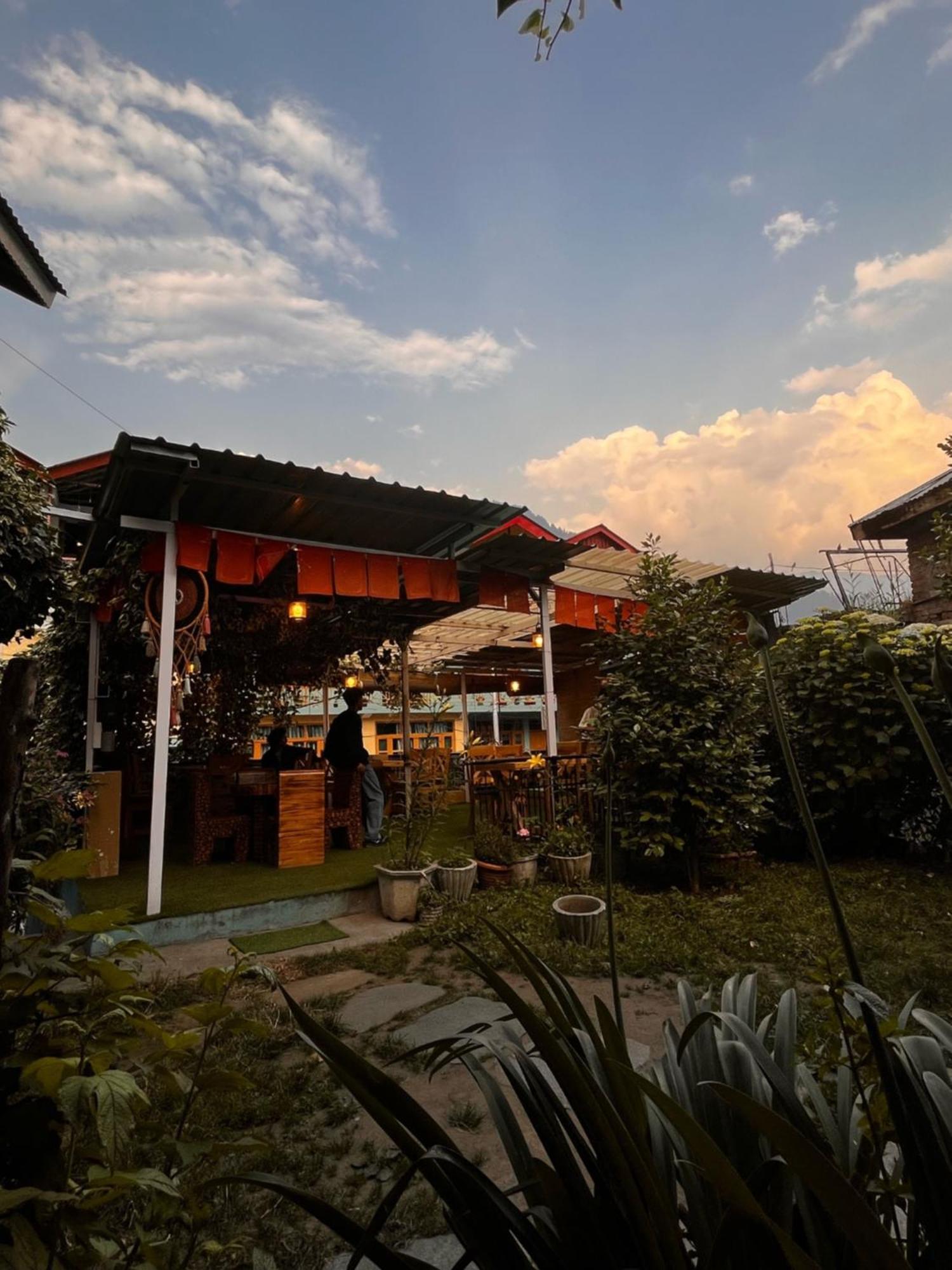 Bed & Breakfast Ivy Cafe And Manali (Himachal Pradesh)