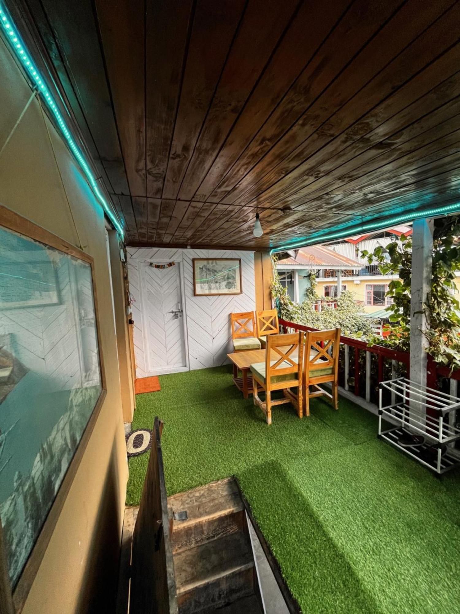 Ivy Cafe And Bed & Breakfast