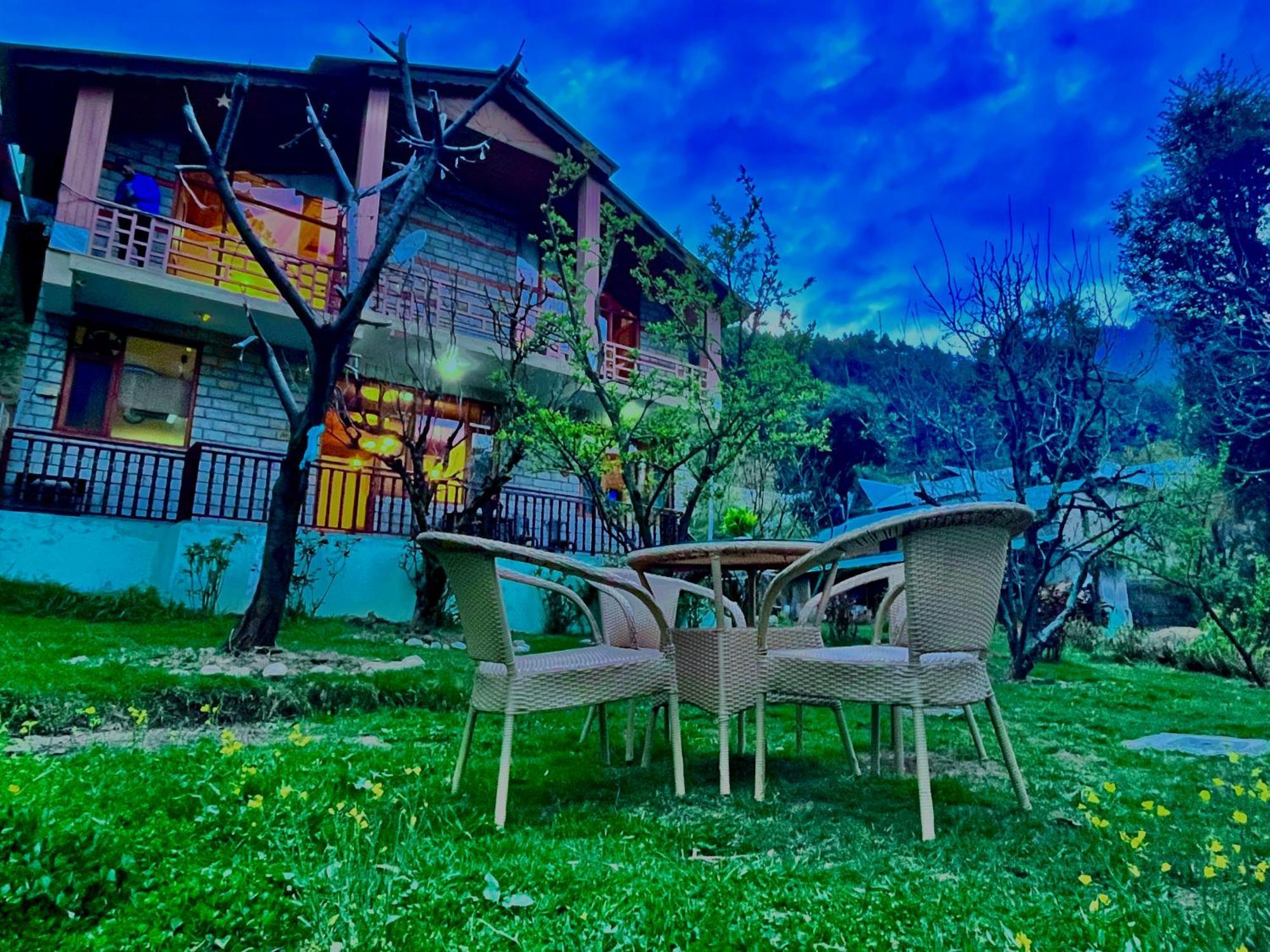 The Manu Emerald # # Selling In # Peaceful Heritage Cozy # Lawn With Bonfire # Awarded 4*