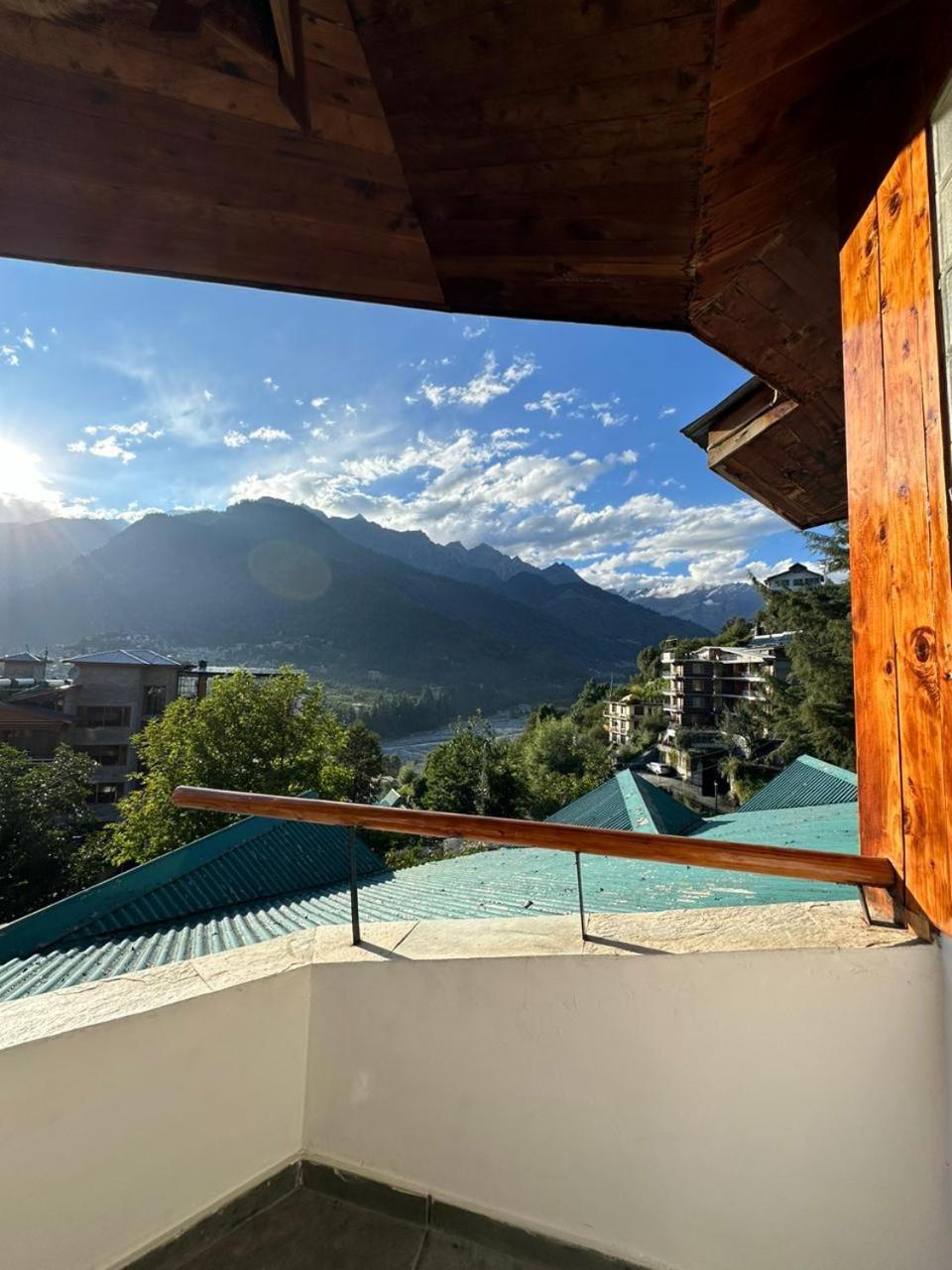 Manuallaya The & Manali (Himachal Pradesh)
