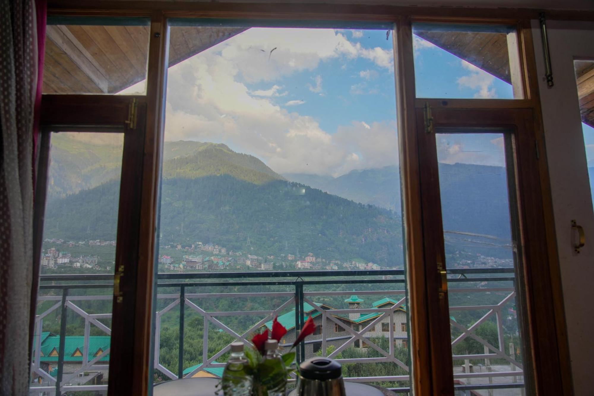 4bhkitchen I Mountainview I Pet Friendly I Garden Apartment Manali (Himachal Pradesh)